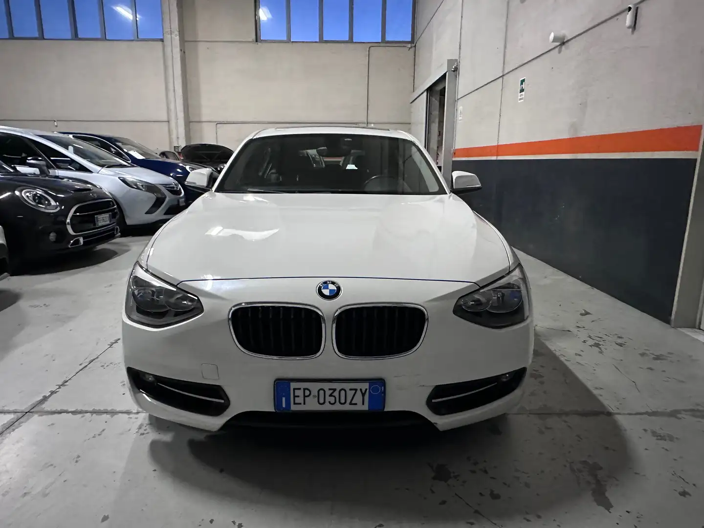 BMW 116 Serie 1 F/20-21 2011 116d 5p Sport Bianco - 2