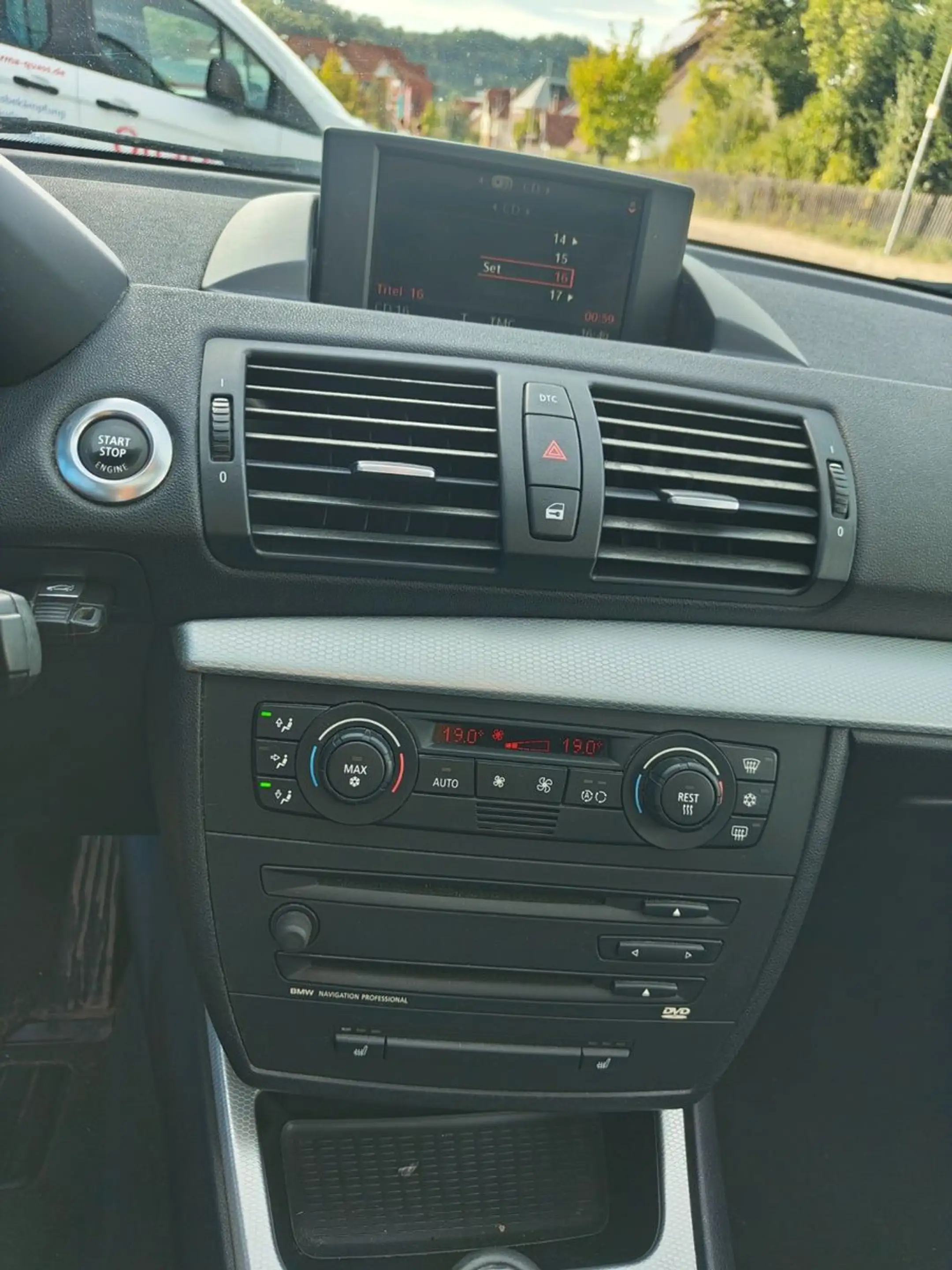 BMW 130 i M-Paket Schalter Navi SHZ PDC — photo 12