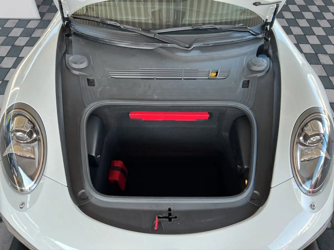 Porsche 911 911 Carrera Coupe — photo 18 sur 29