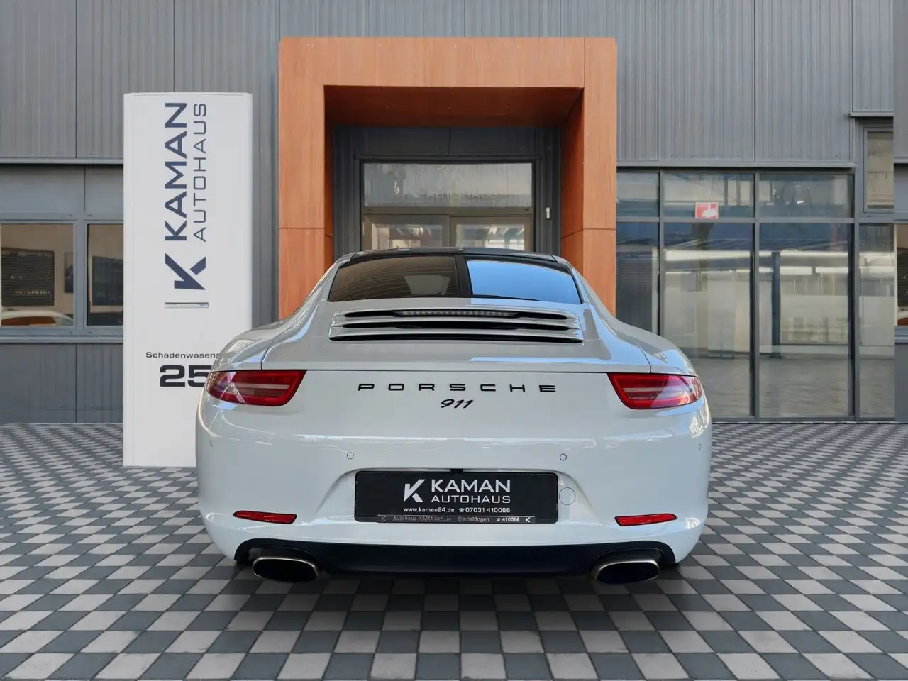 Porsche 911 911 Carrera Coupe — photo 22 sur 29