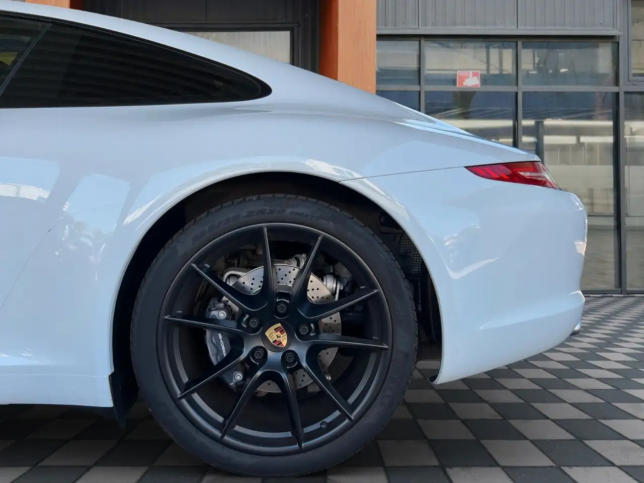 Porsche 911 911 Carrera Coupe — photo 25 sur 29
