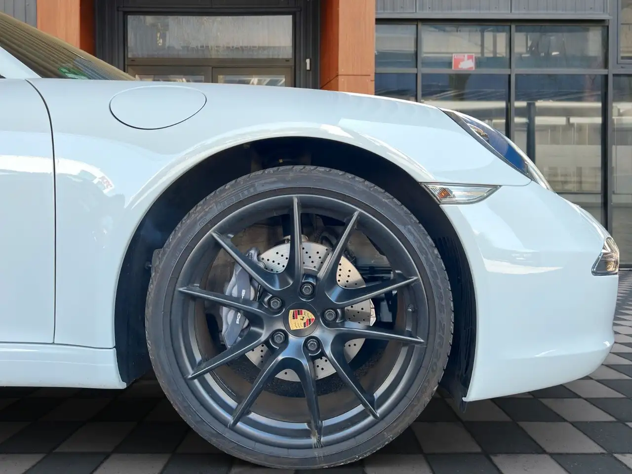 Porsche 911 911 Carrera Coupe — photo 24 sur 29