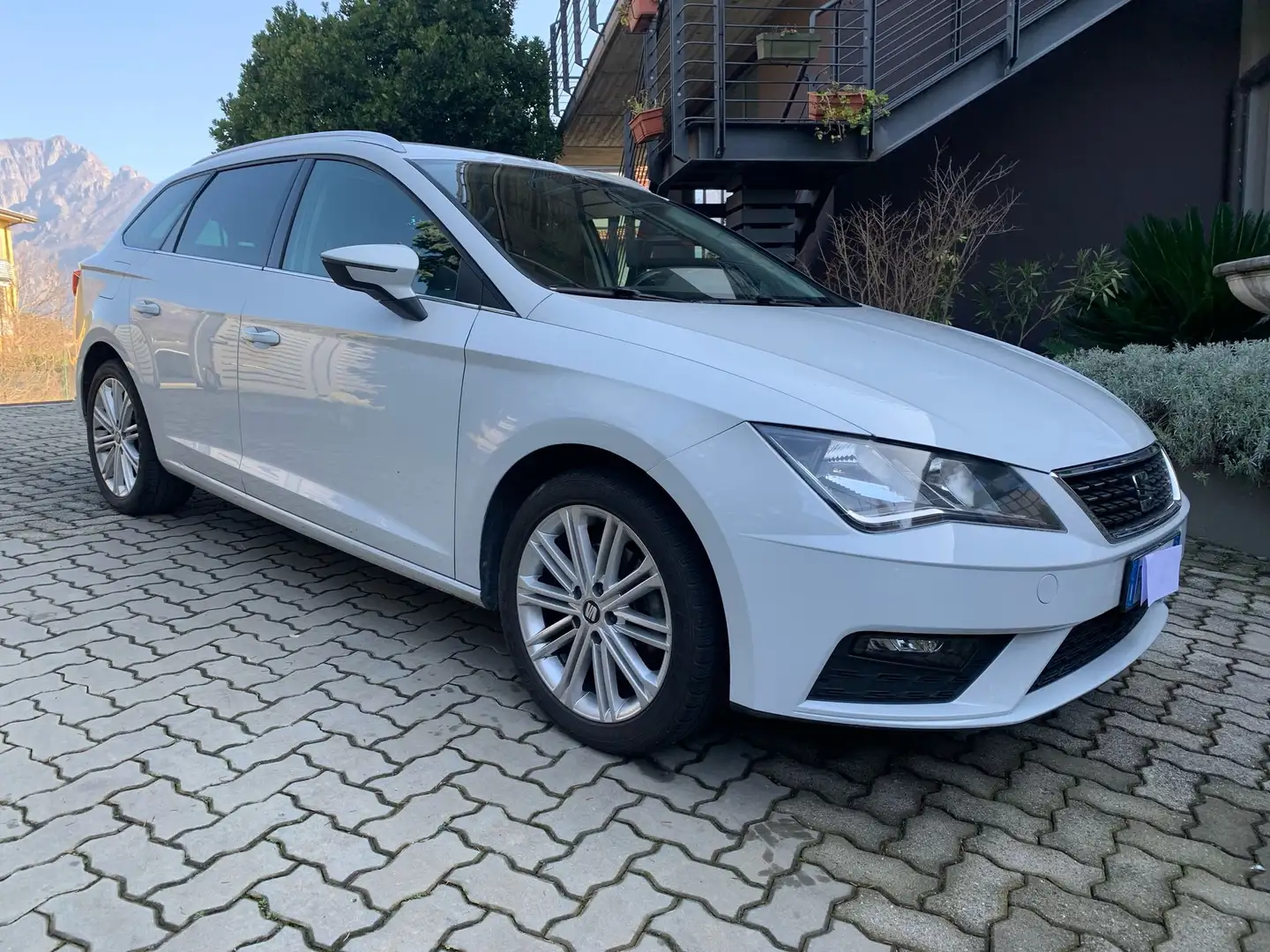SEAT Leon Leon ST 1.5 tgi Xcellence 130cv dsg Bianco - 2