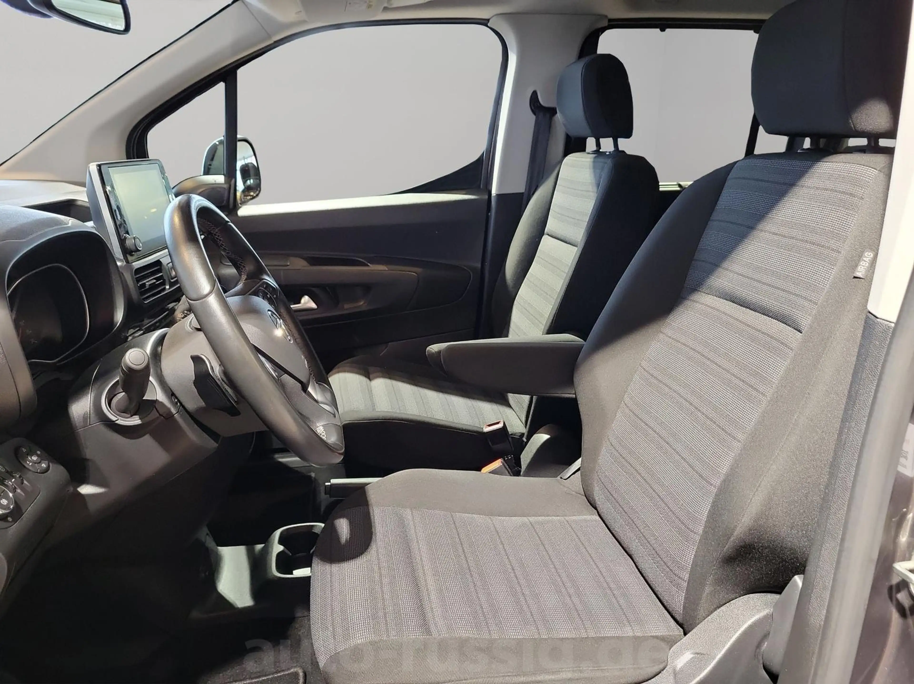 Opel Combo Life Ultimate XL NAVI*HEAD-UP*AHK*KAMERA* — photo 9