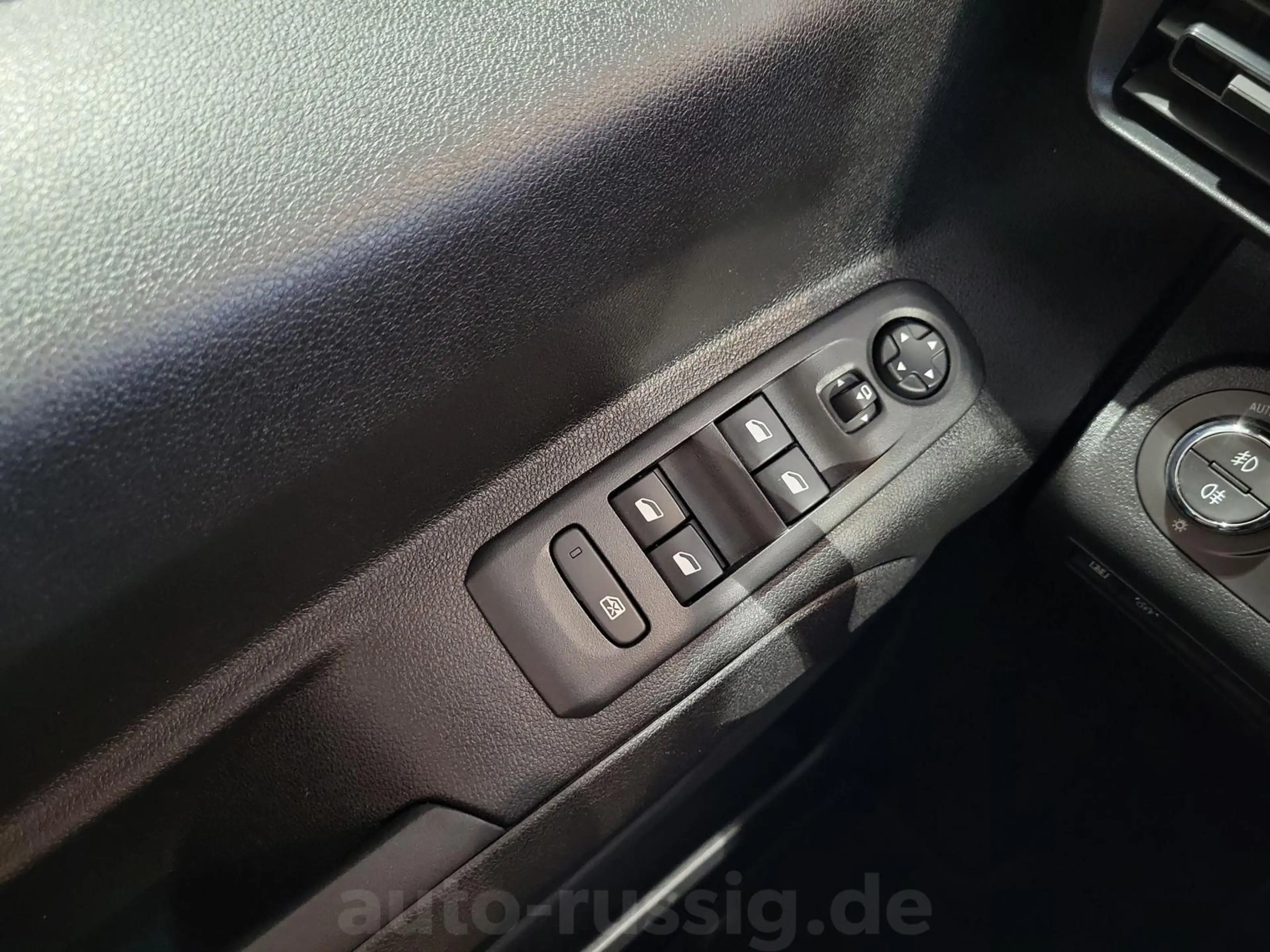 Opel Combo Life Ultimate XL NAVI*HEAD-UP*AHK*KAMERA* — photo 13
