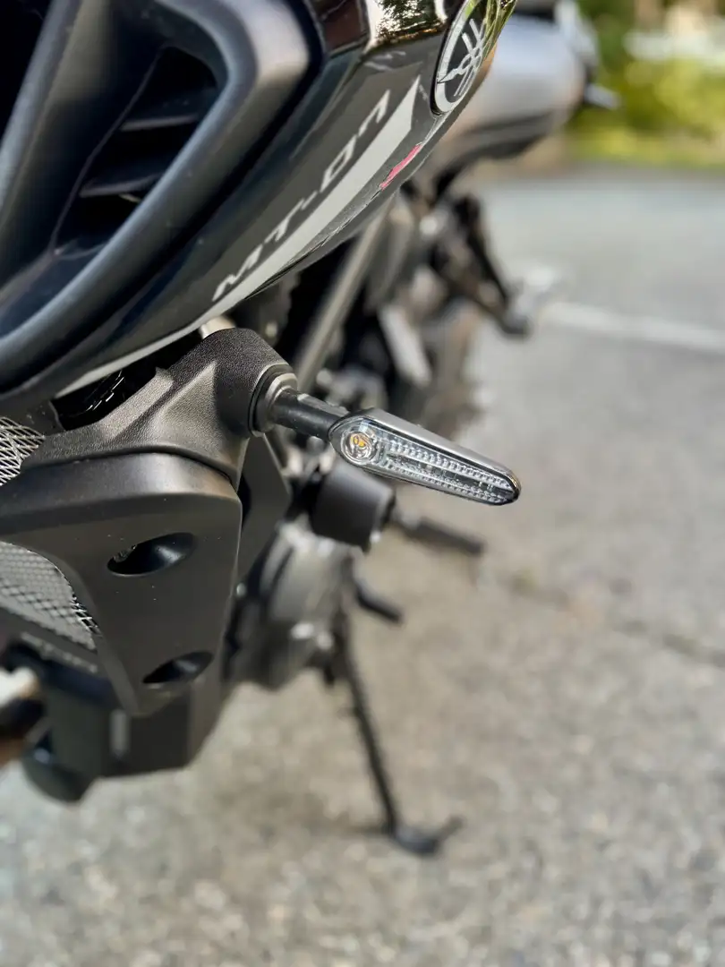 Yamaha MT-07 pure black - 1