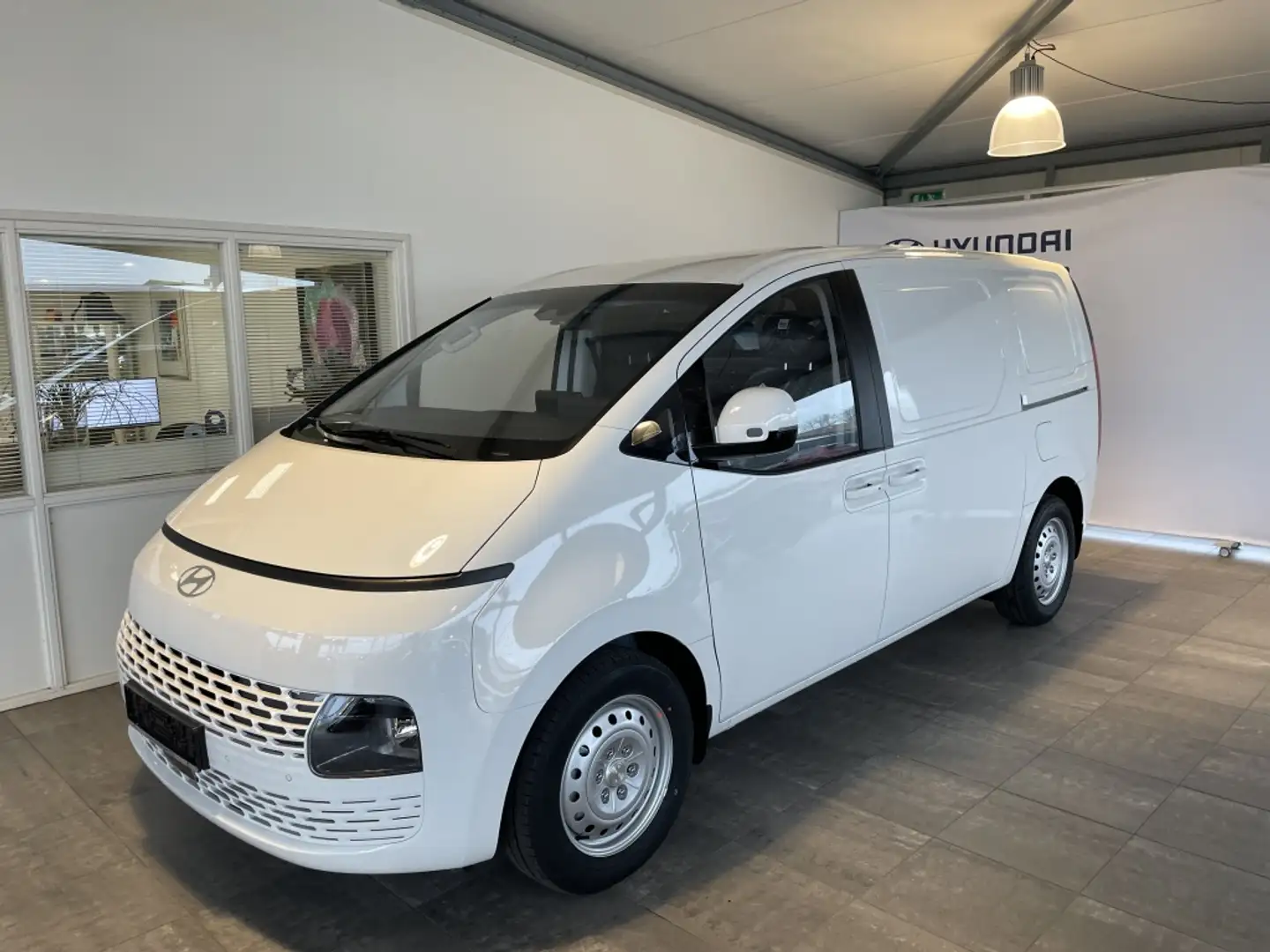 Hyundai STARIA 1.6 T-GDI Hybride 225 PK Automaat Wit - 2