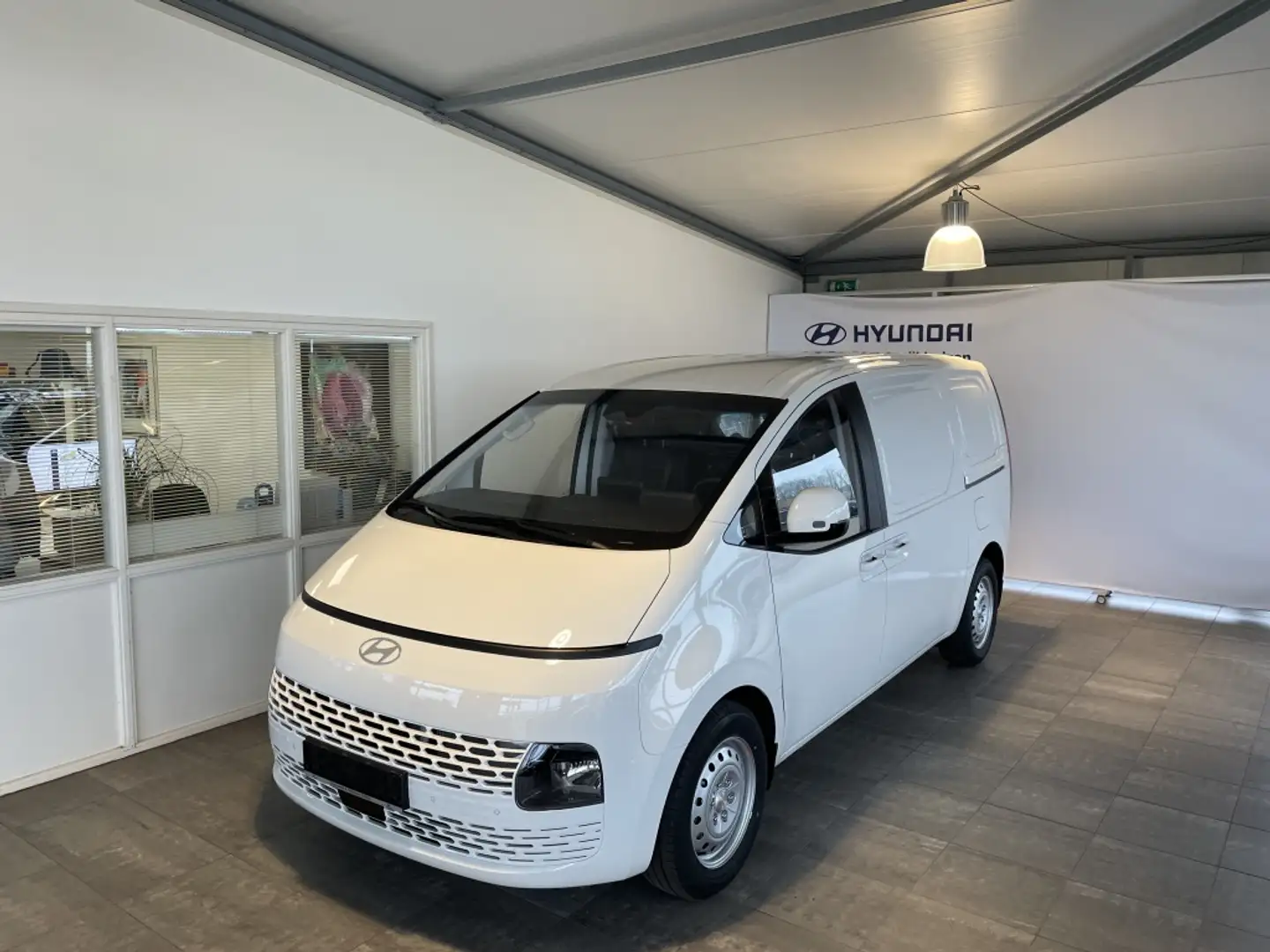 Hyundai STARIA 1.6 T-GDI Hybride 225 PK Automaat Wit - 1