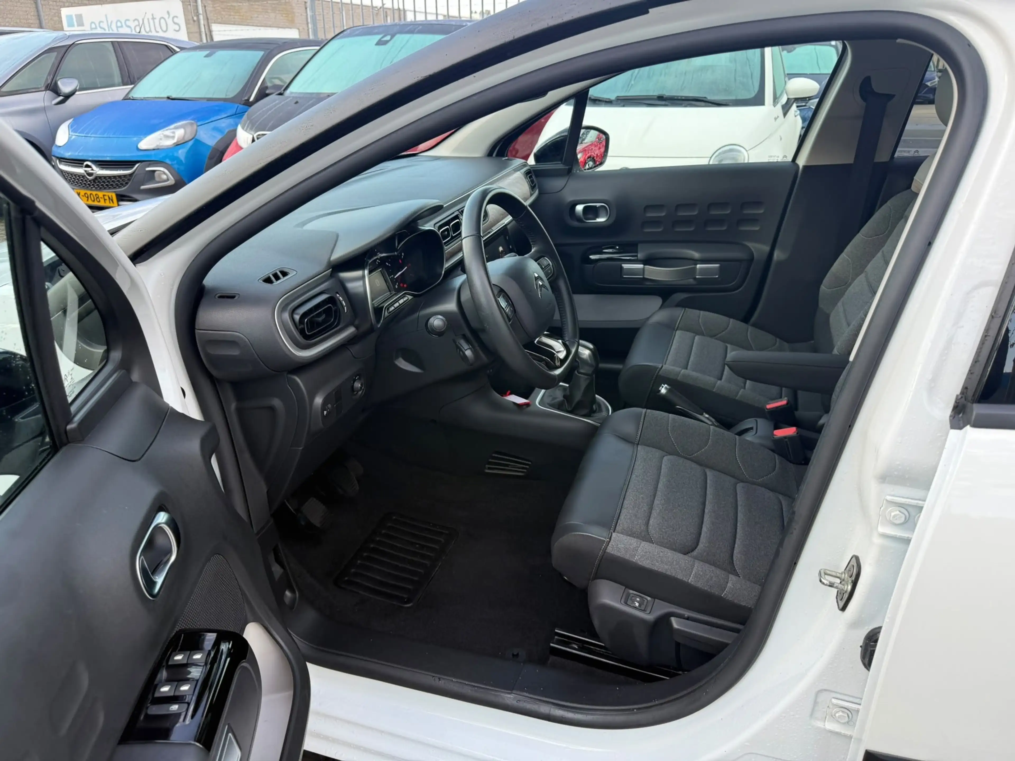 Citroen C3 1.2 PureTech Shine,Navi, Camera, Airco, Dealer aut — photo 9