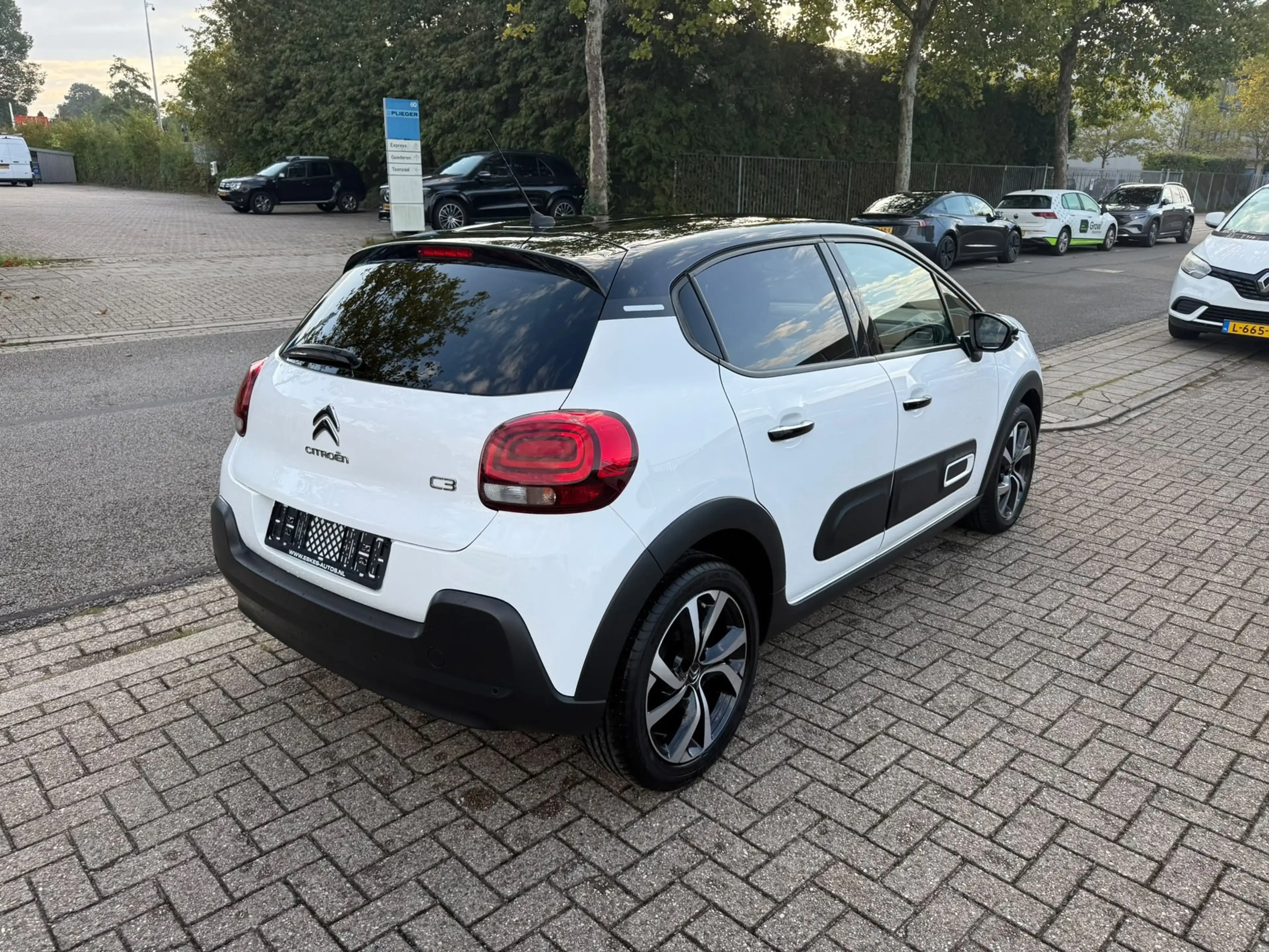 Citroen C3 1.2 PureTech Shine,Navi, Camera, Airco, Dealer aut — photo 2