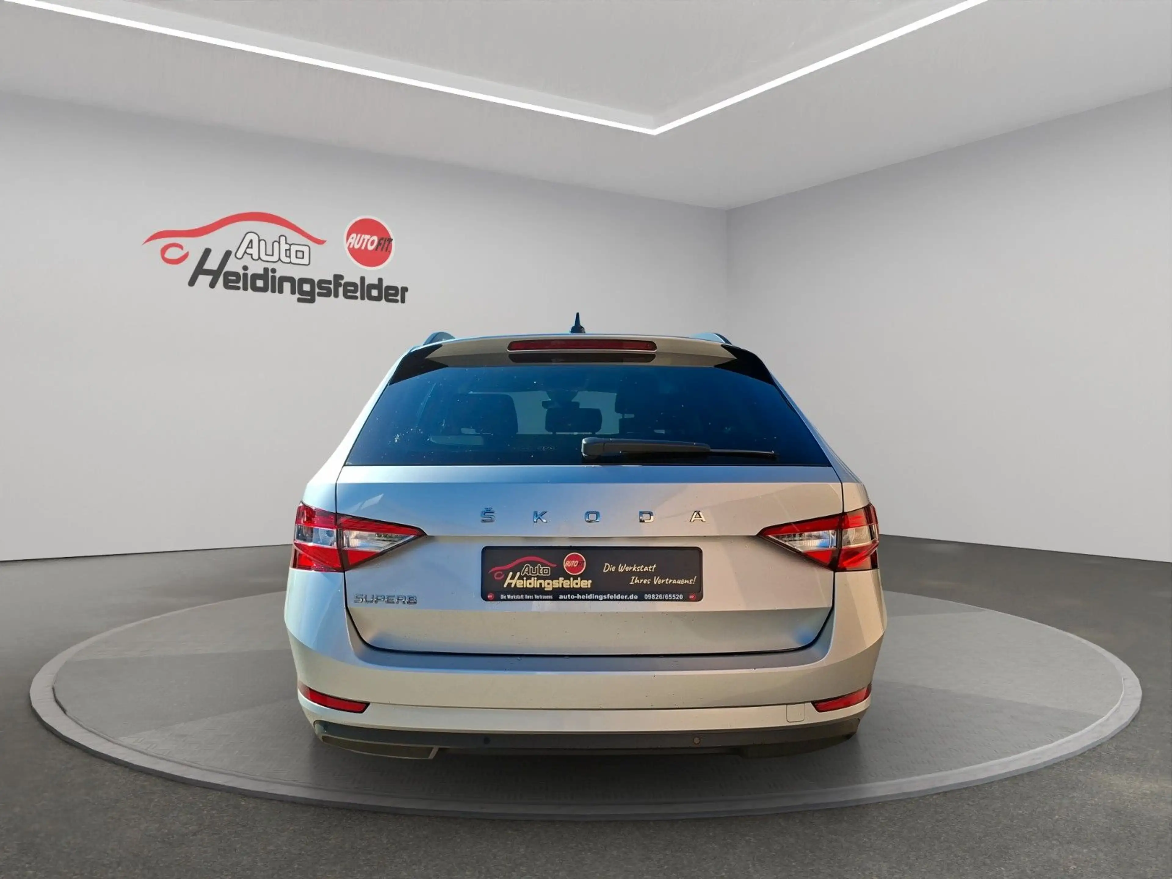 Skoda Superb Combi Ambition, PDC, APP, ACC, NAVI — photo 4
