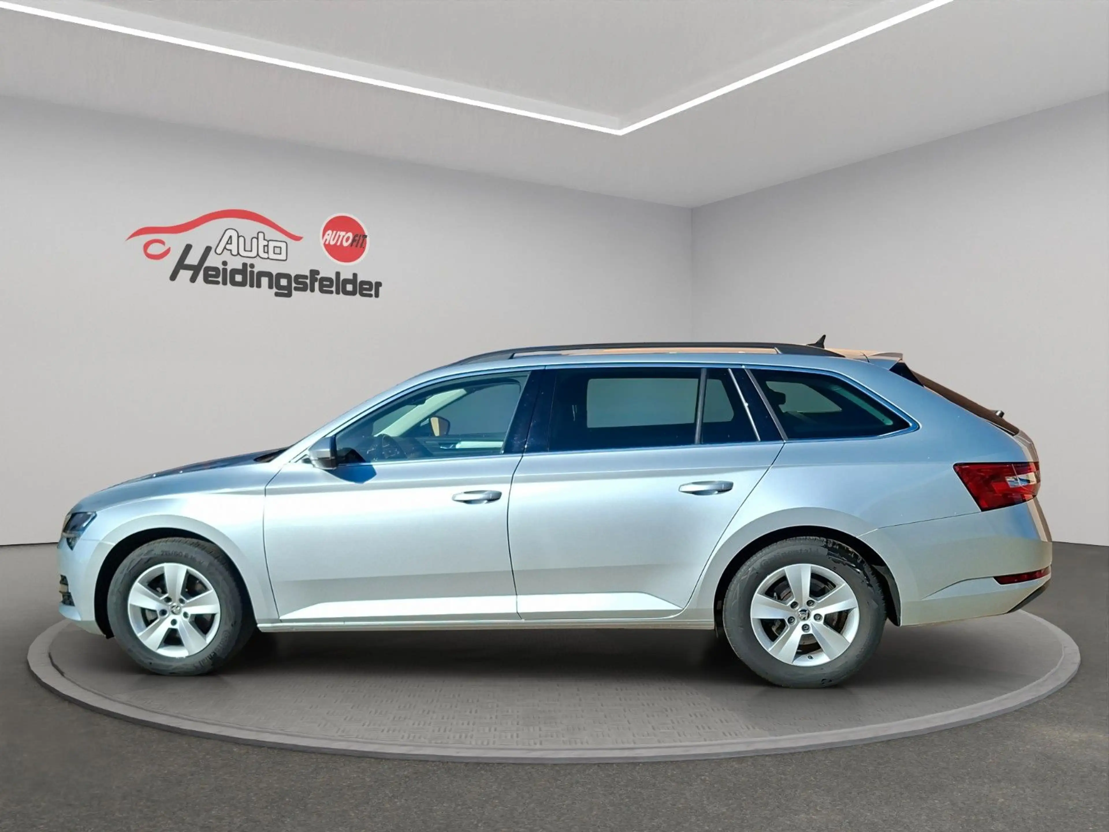 Skoda Superb Combi Ambition, PDC, APP, ACC, NAVI — photo 2