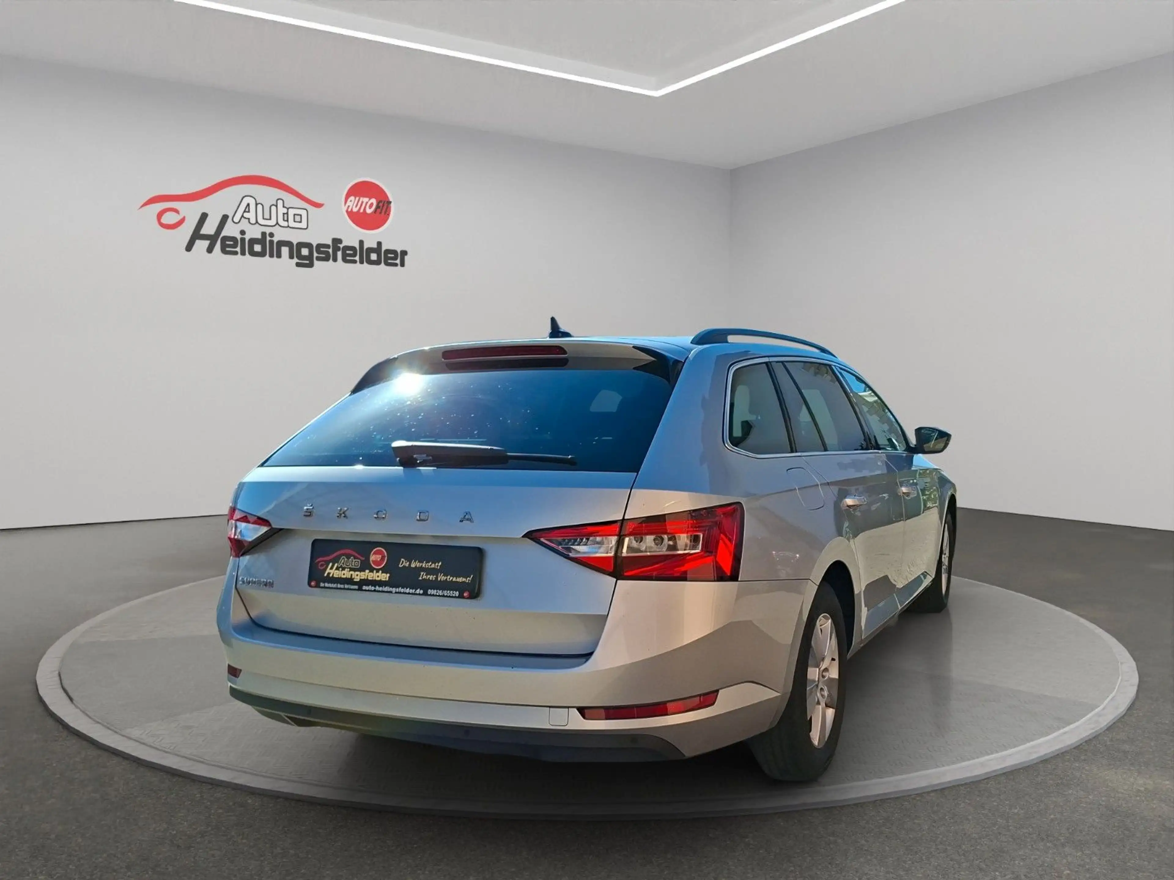 Skoda Superb Combi Ambition, PDC, APP, ACC, NAVI — photo 5
