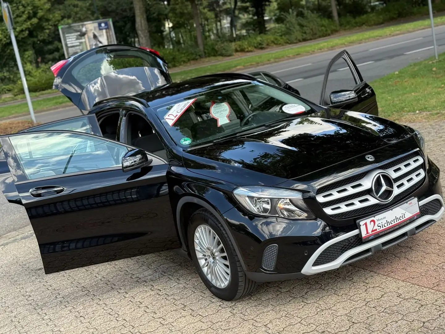 Mercedes-Benz GLA 200 Navi Kamera PDC SHZ Tempomat Alu 2 Hand Nero - 1