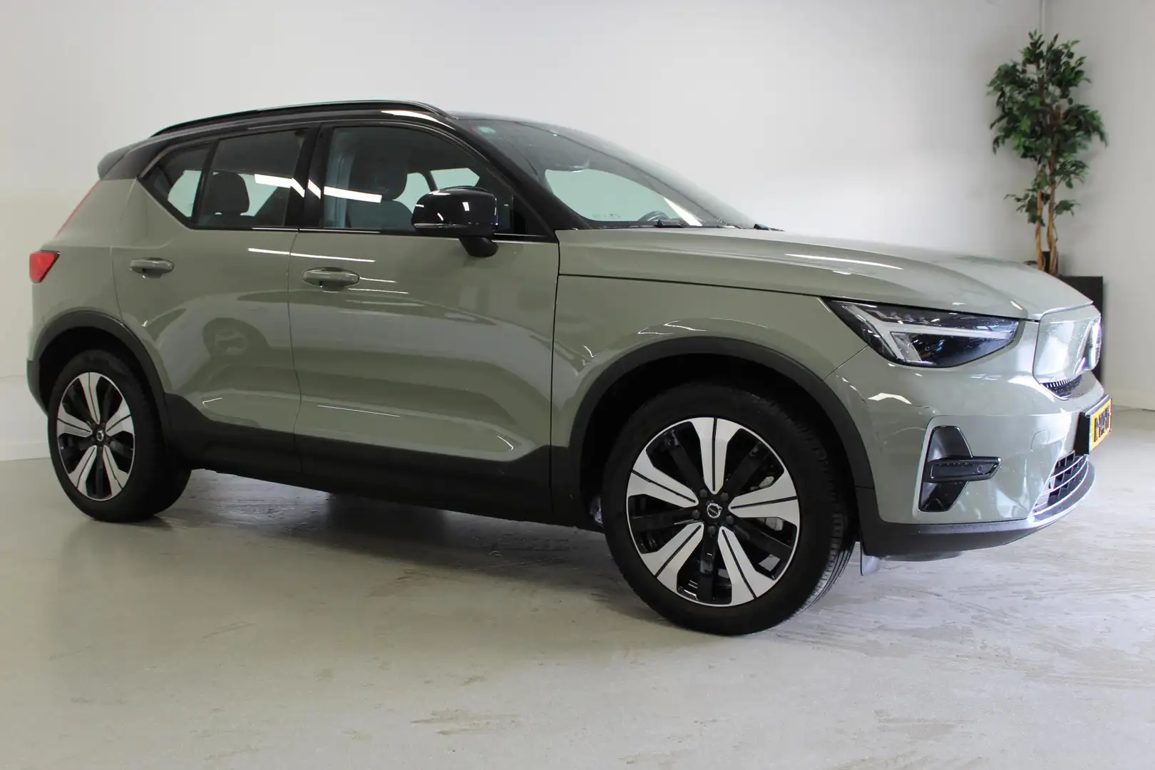 Volvo XC40 Recharge Plus 70 kWh | 19'LMV | CLIMA | DODE-HOEK Vert - 2