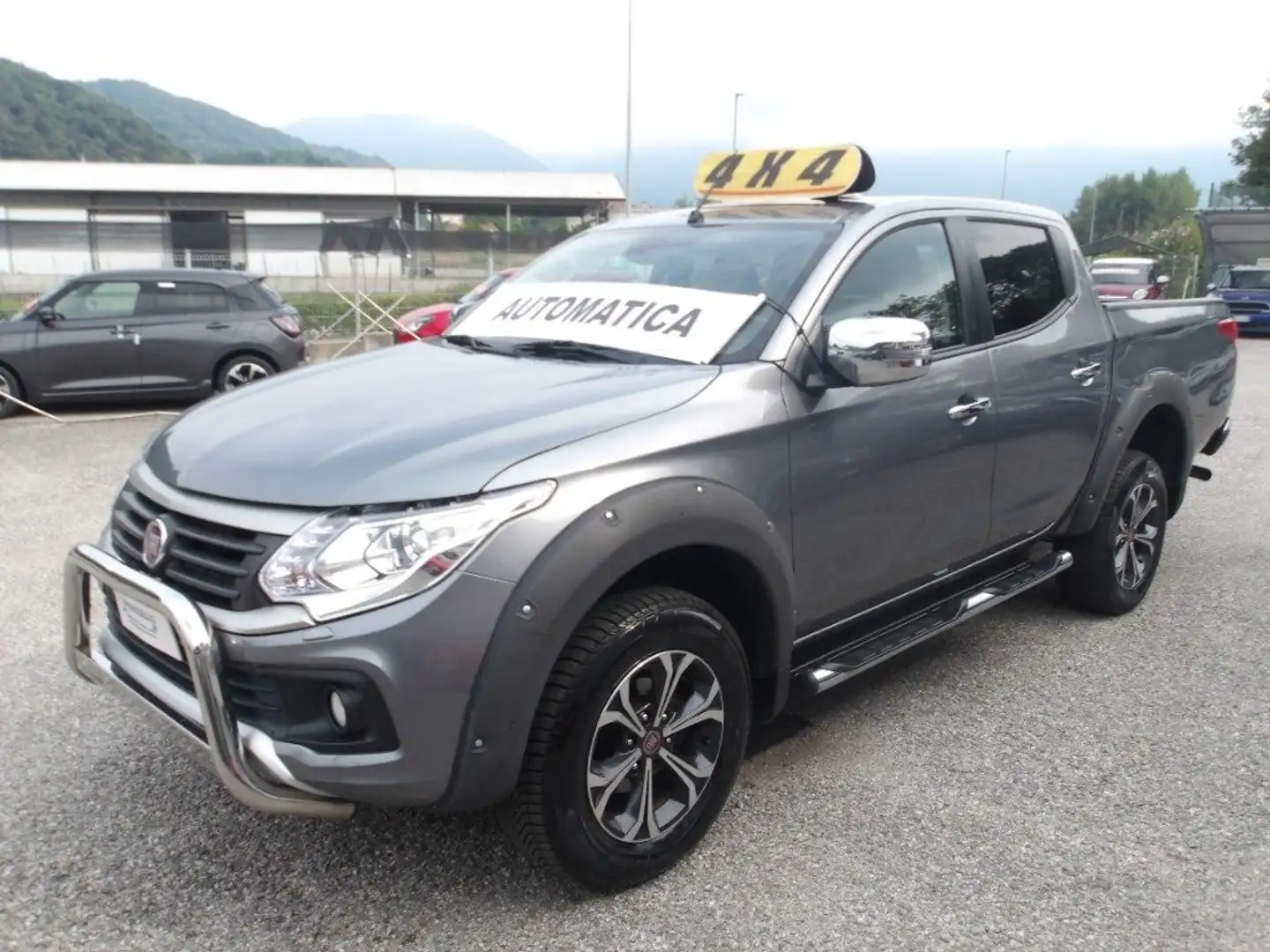 Mitsubishi L200 2.4 DI-D/181CV Club Cab Intense EU6 FIAT FULLBACK Grau - 2