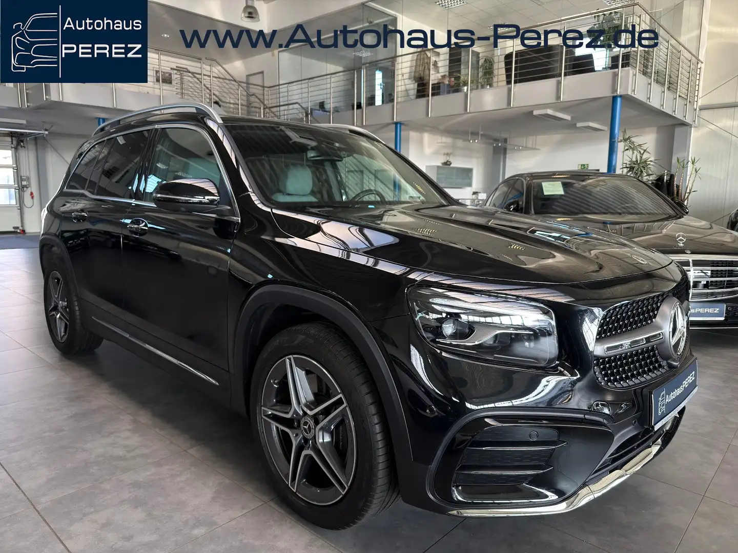 Mercedes-Benz GLB 250 4M AMG PREMIUM+ DISTR.-AHK-PANO-OFFROAD! Noir - 1