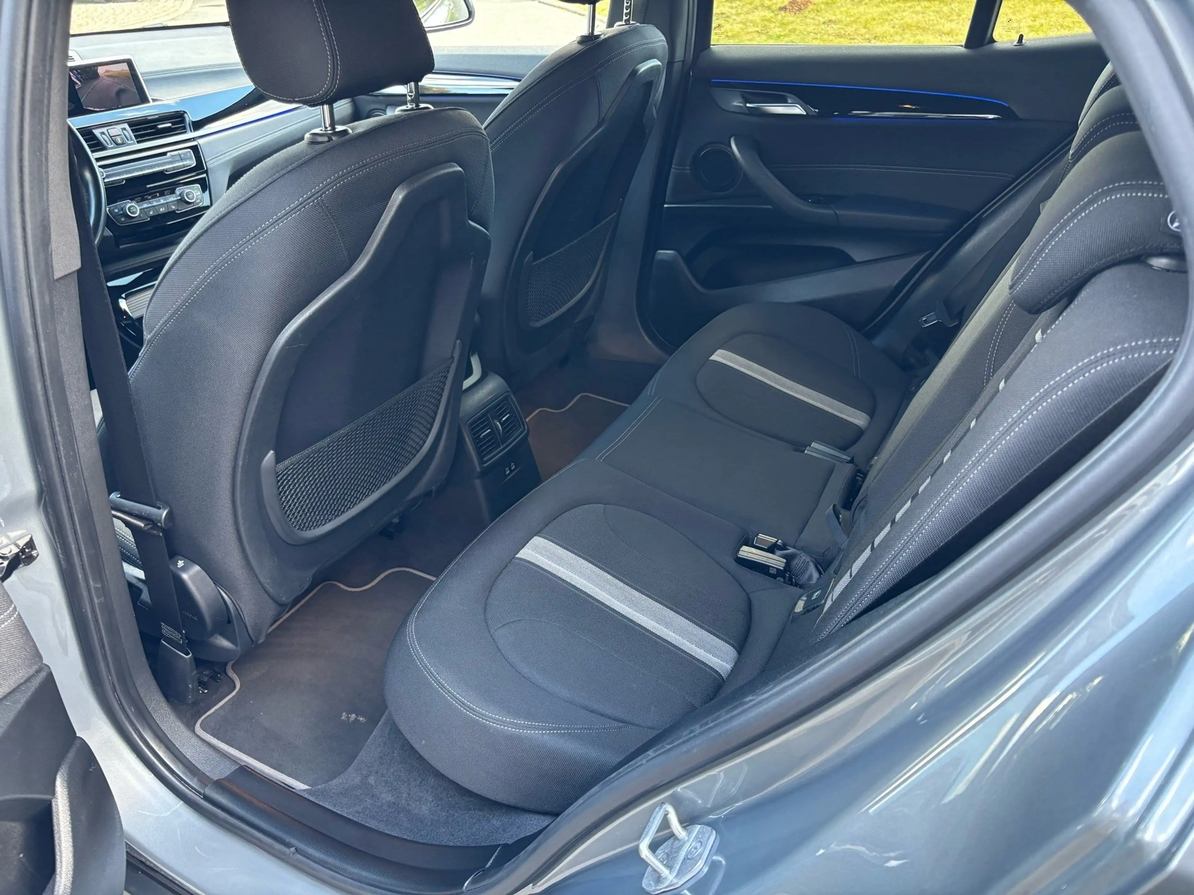 BMW X2 sDrive18i Automatik, Sitzhzg. RFK NAVI HiFi — photo 10