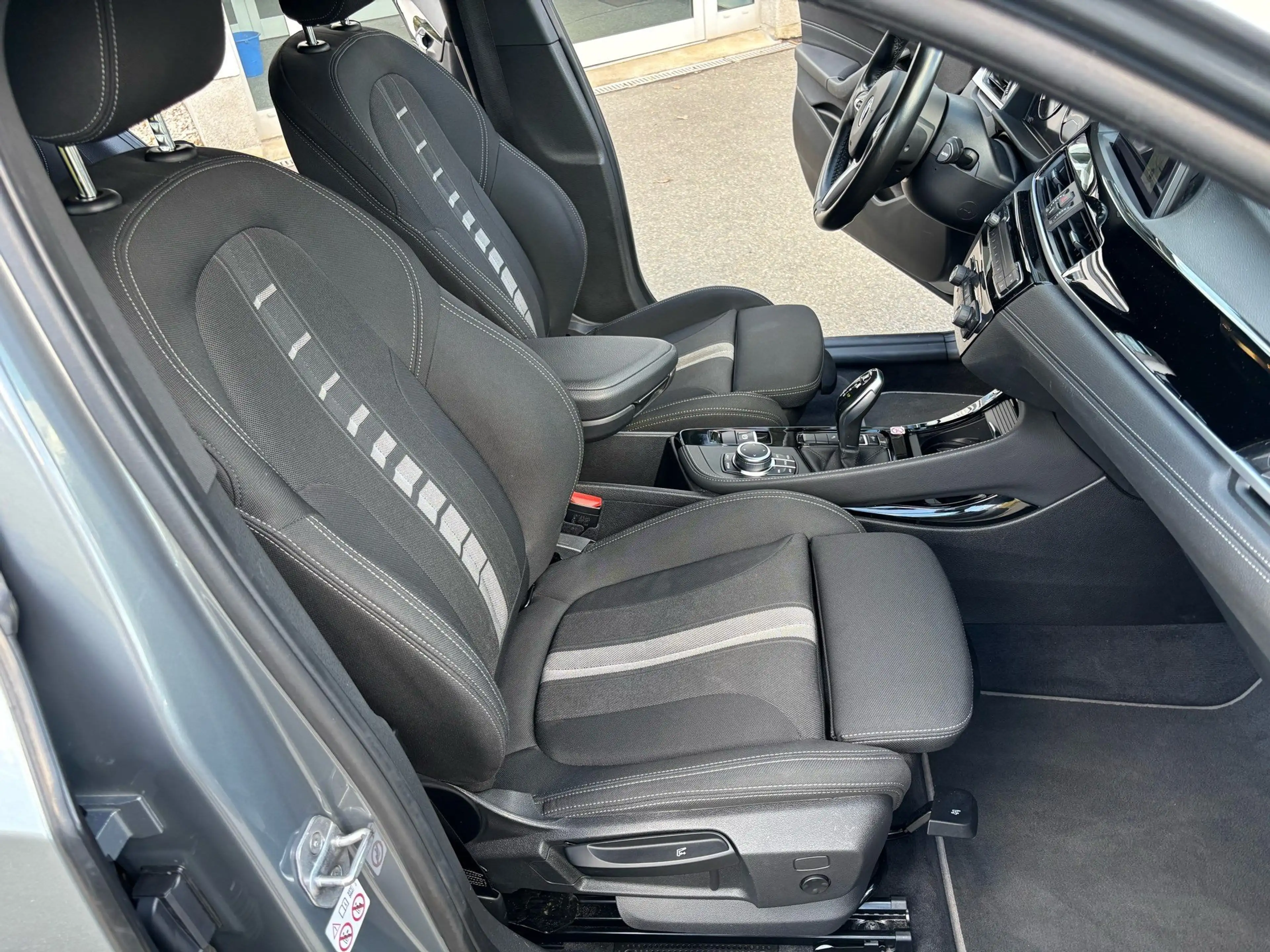 BMW X2 sDrive18i Automatik, Sitzhzg. RFK NAVI HiFi — photo 9
