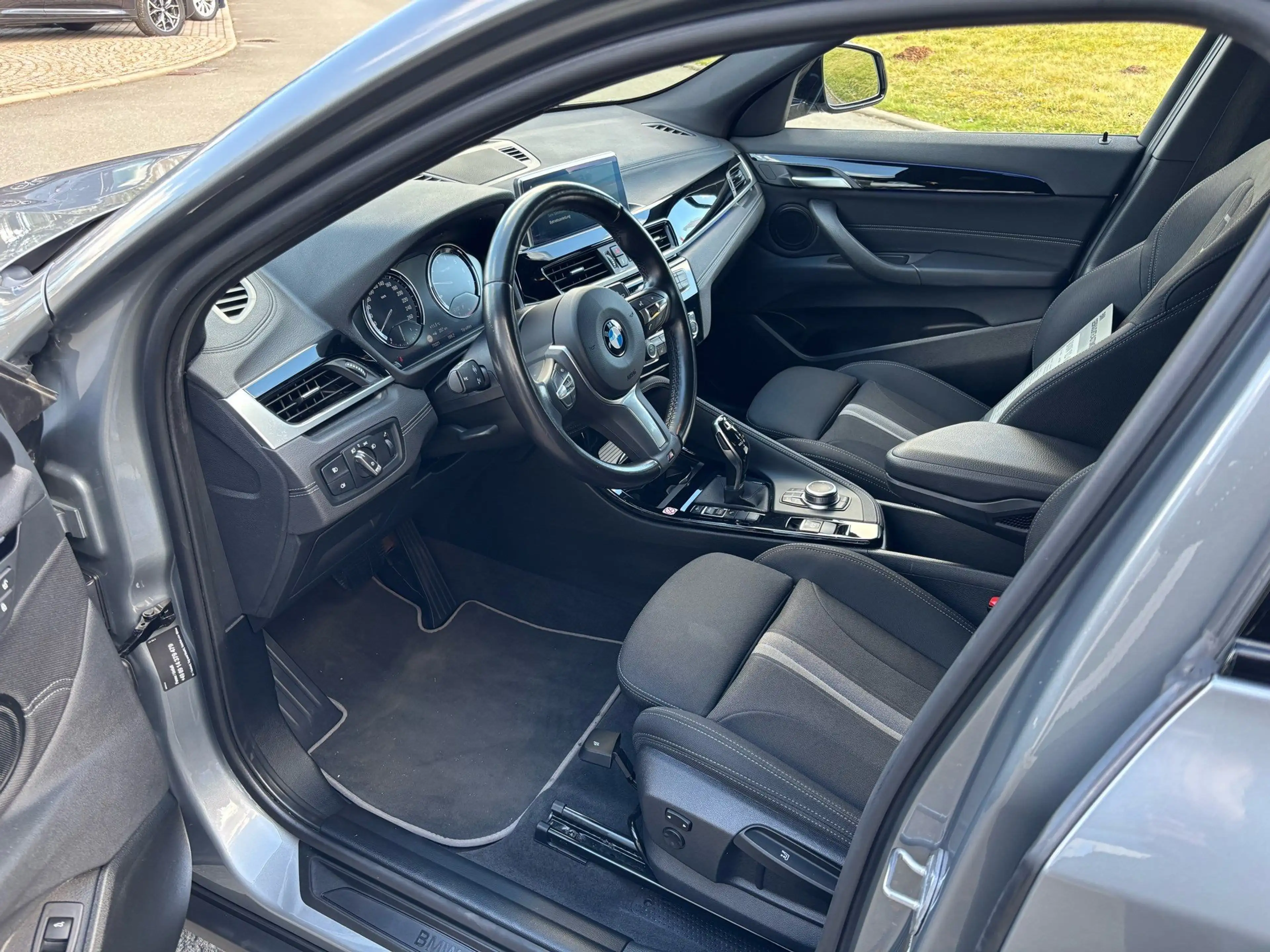 BMW X2 sDrive18i Automatik, Sitzhzg. RFK NAVI HiFi — photo 7