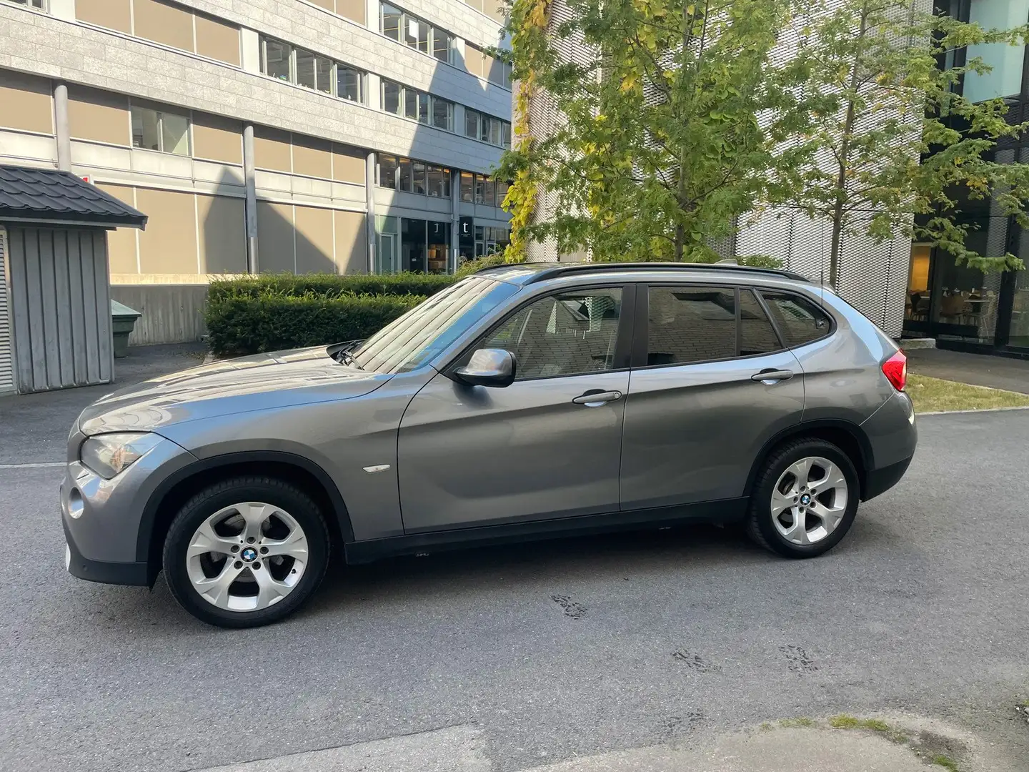BMW X1 X1 2.0 d sDrive18 Grijs - 2