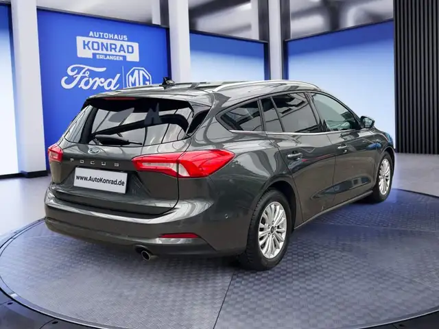 Ford Focus view 5