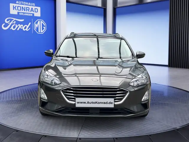 Ford Focus view 2
