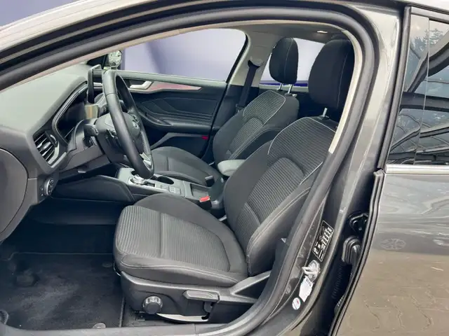 Ford Focus view 8