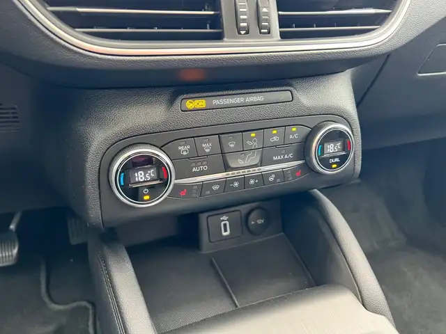 Ford Focus view 15