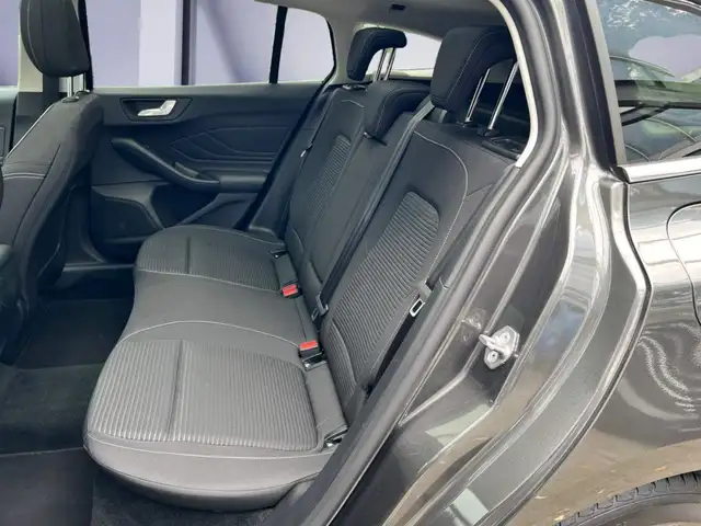 Ford Focus view 9