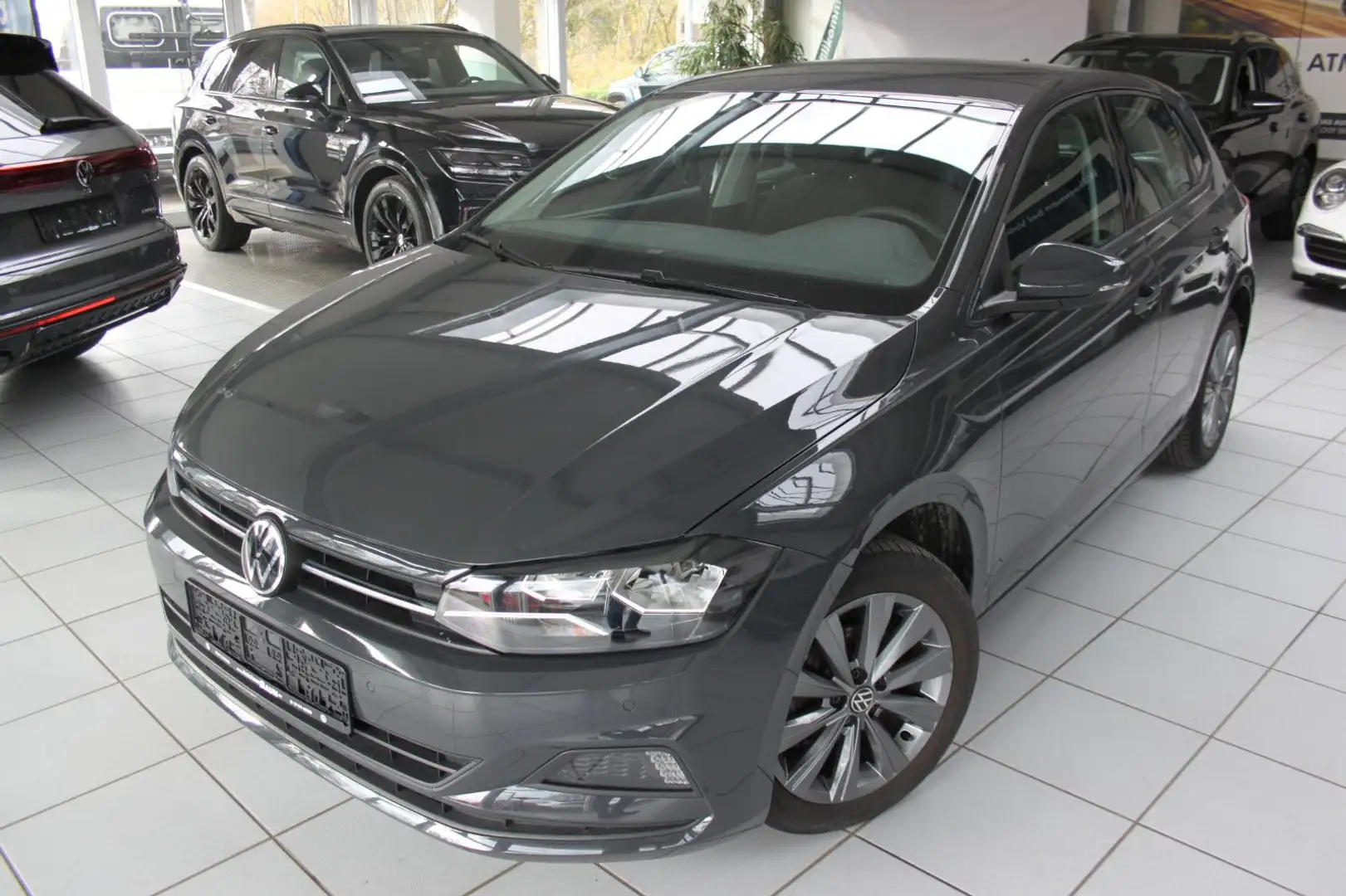 Volkswagen Polo /AHK/APP/PDC/ALU16"/KLIMA/FREISPR/KAME/NOTBR Gris - 1