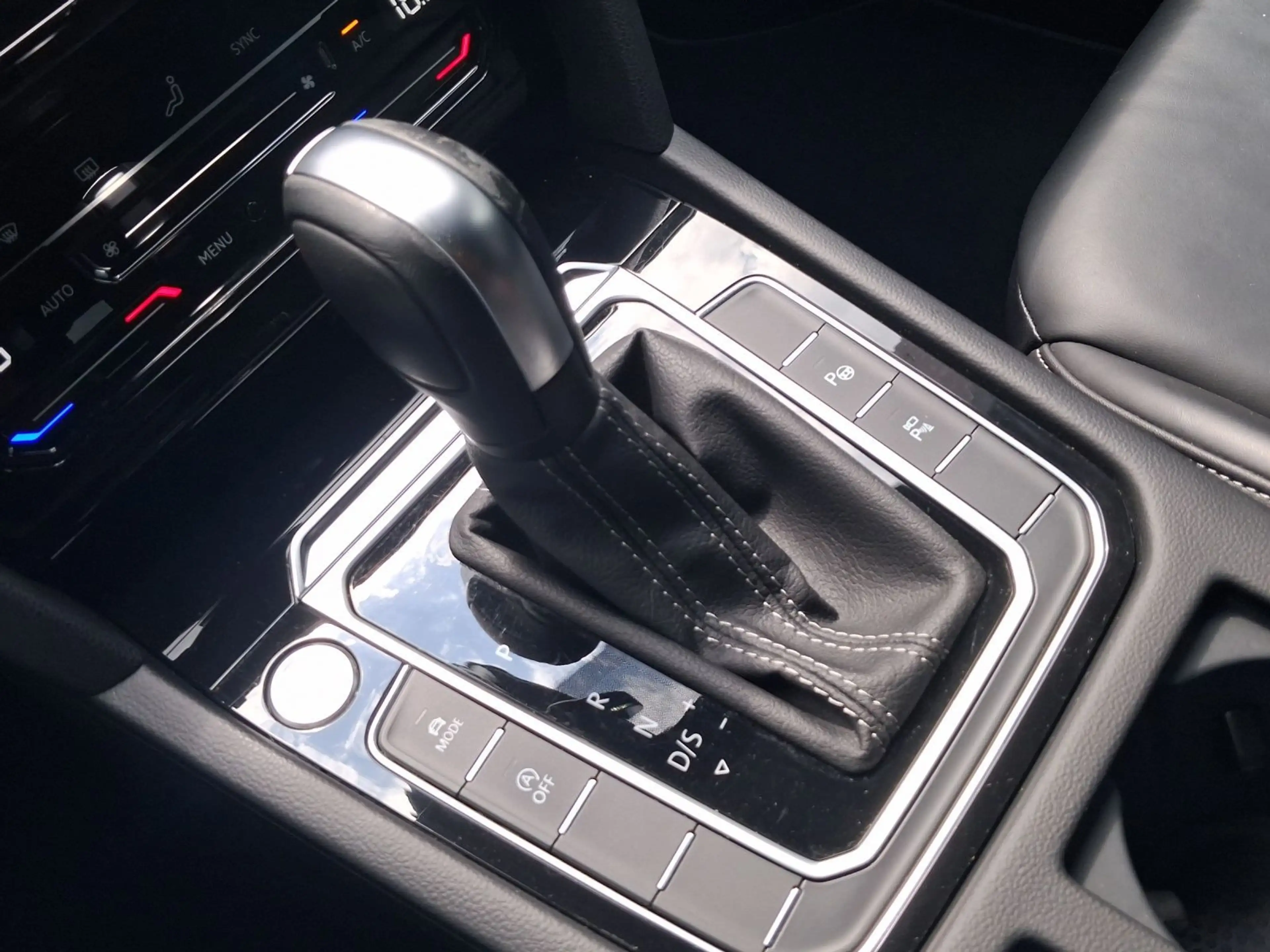 Volkswagen Arteon 2.0 TDI R-LINE DCC PANO — photo 11