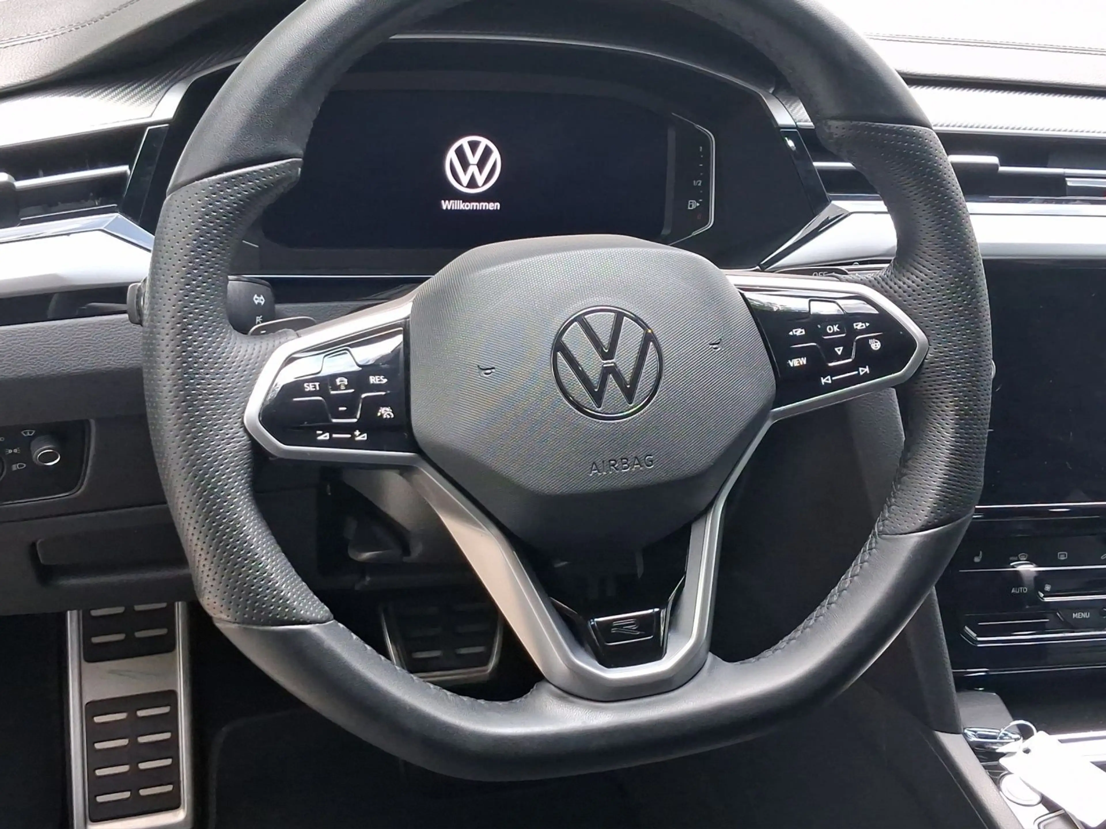 Volkswagen Arteon 2.0 TDI R-LINE DCC PANO — photo 9