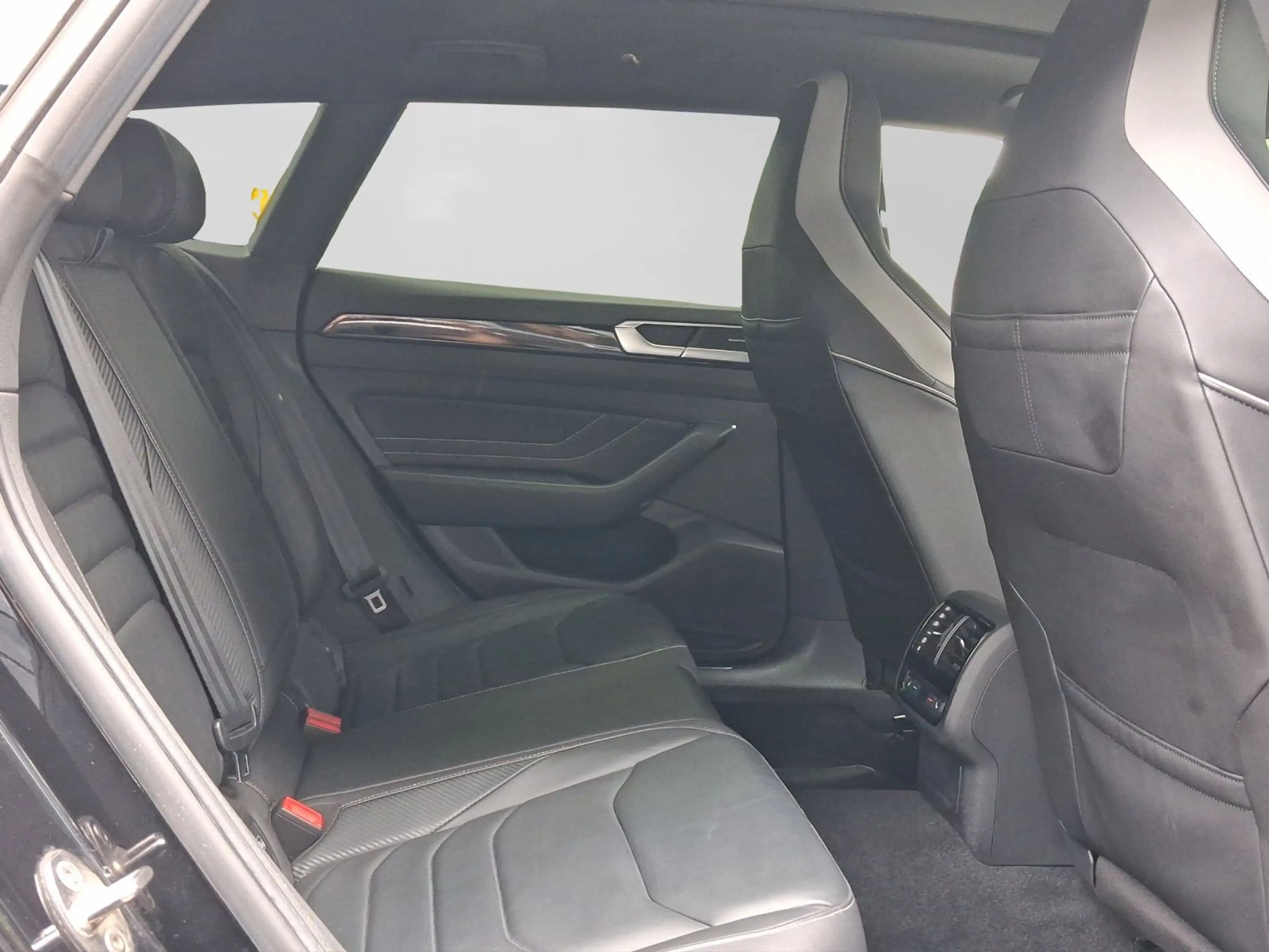 Volkswagen Arteon 2.0 TDI R-LINE DCC PANO — photo 6