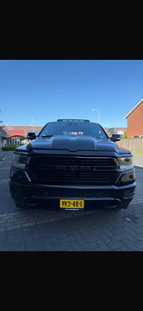Dodge RAM 1500 Laramie Zwart - 1