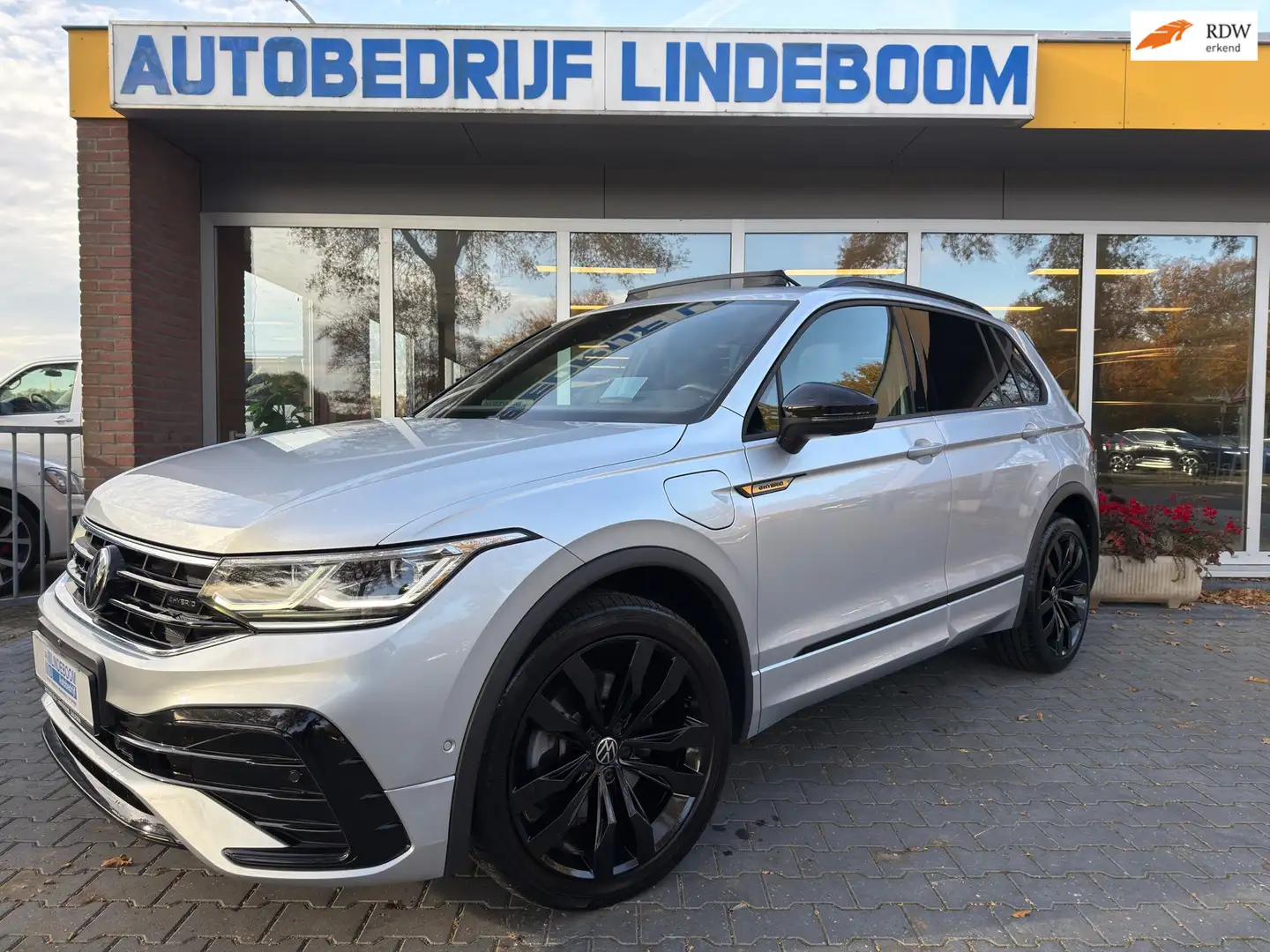 Volkswagen Tiguan 1.4 TSI eHybrid R-Line Exclusive Black Pakket Trek Grijs - 1