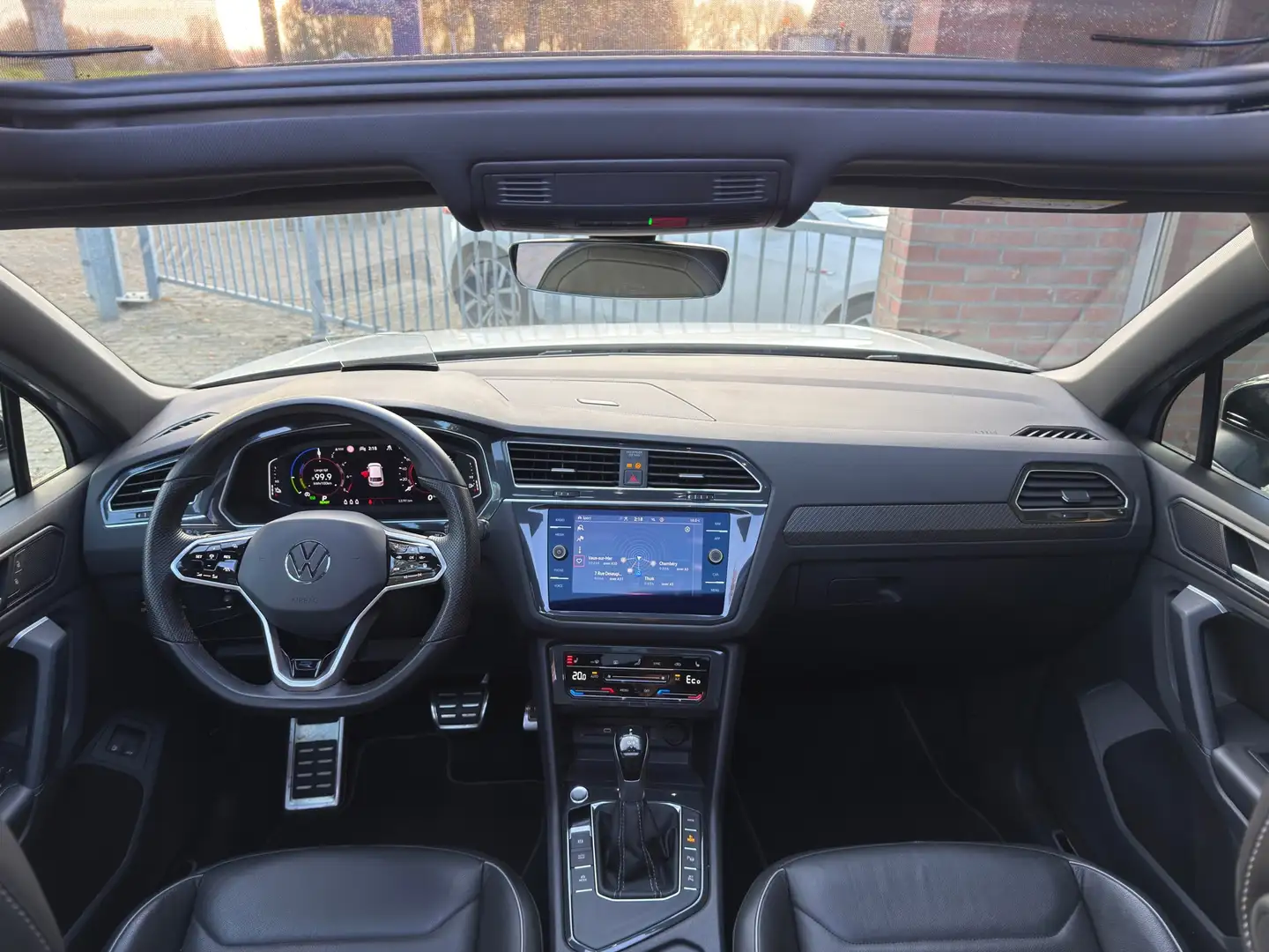 Volkswagen Tiguan 1.4 TSI eHybrid R-Line Exclusive Black Pakket Trek Grijs - 2