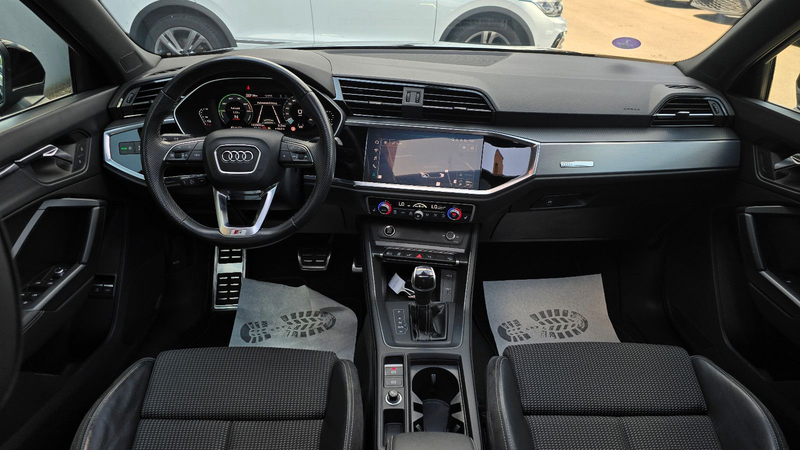 Audi Q3 45 TFSI e S tronic 3x S-Line Pano/Virtual/ACC — photo 10