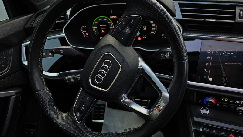 Audi Q3 45 TFSI e S tronic 3x S-Line Pano/Virtual/ACC — photo 12