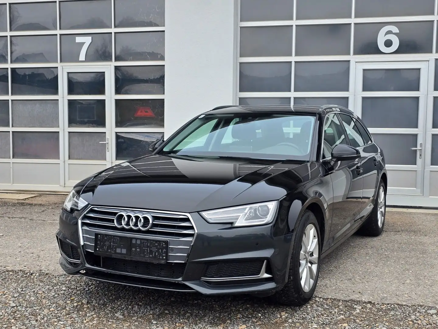 Audi A4 Avant 35 TDI sport Noir - 1