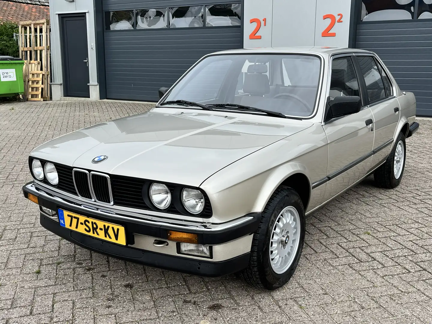BMW 325 325e - 1