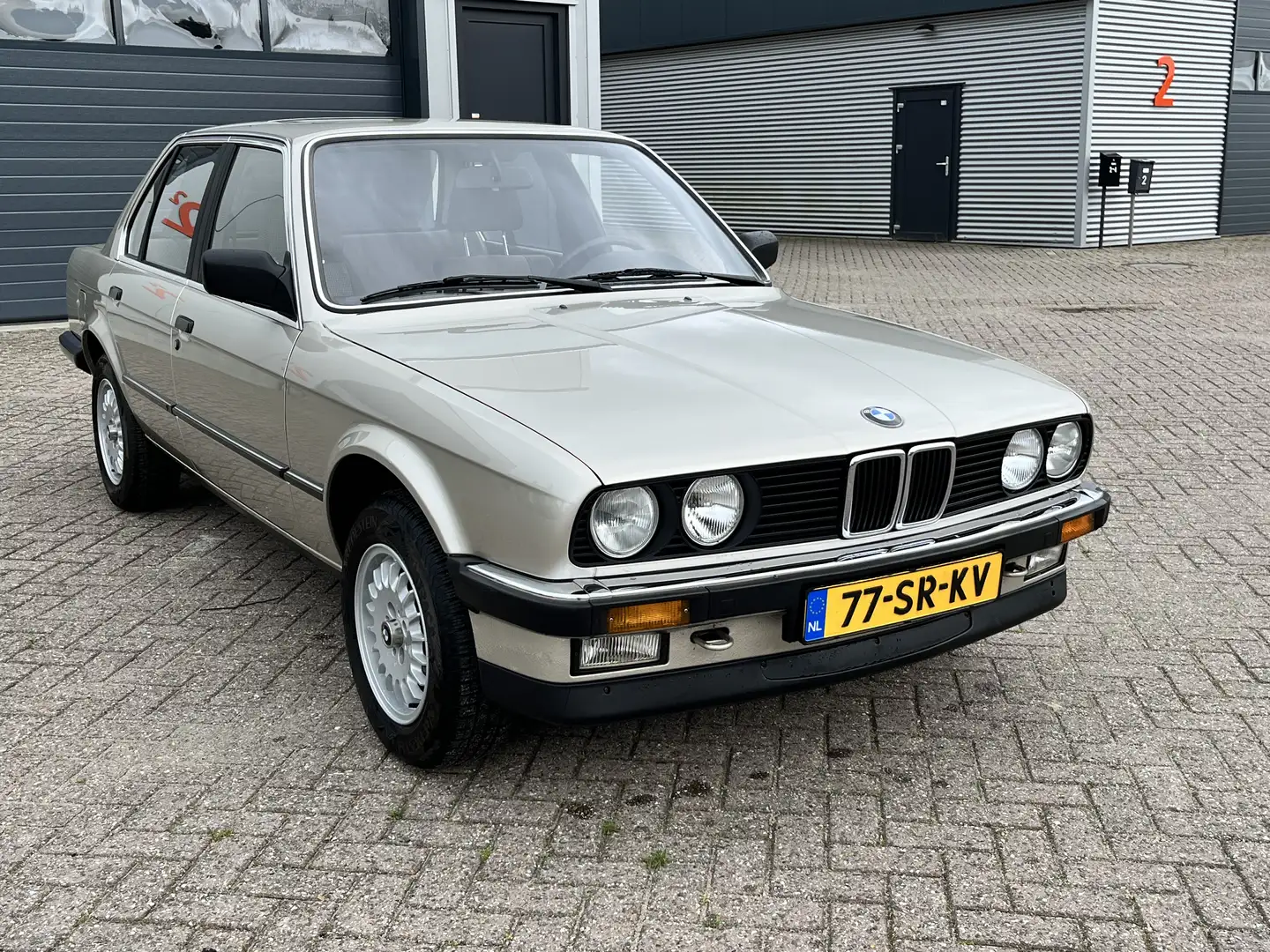 BMW 325 325e - 2