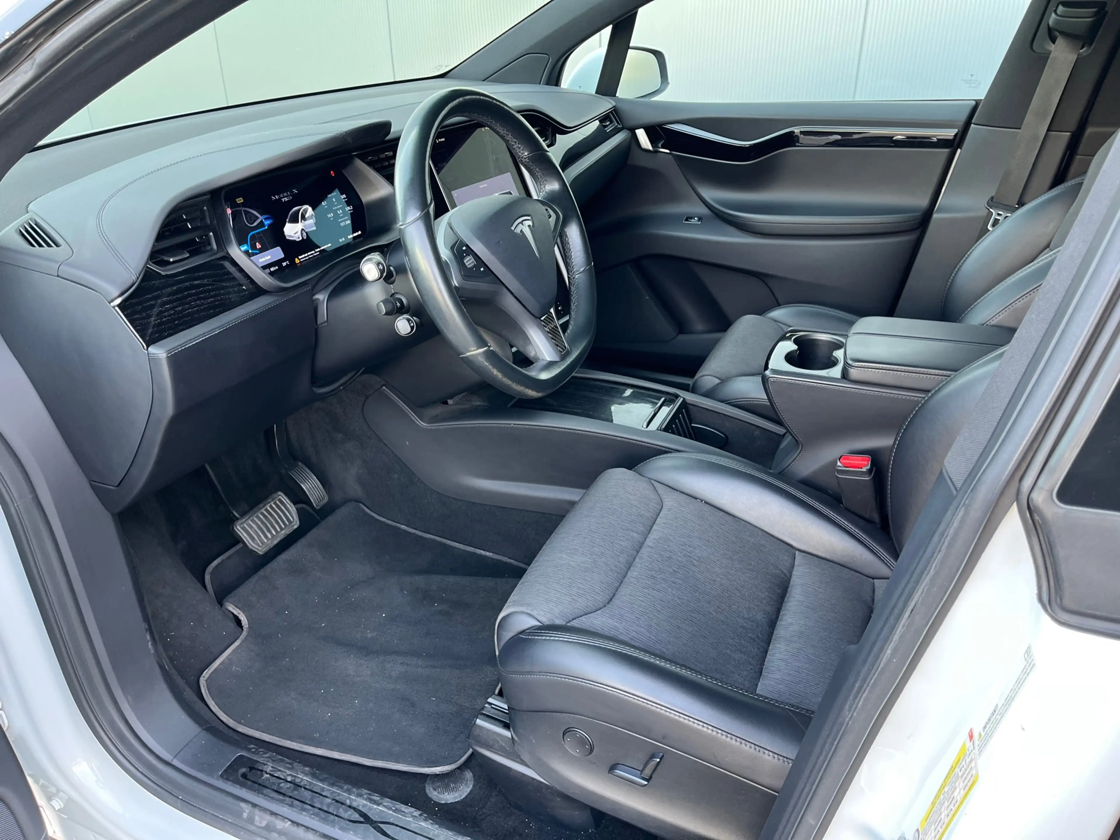Tesla Model X 75D 7p AWD/ SOH 87% — photo 5