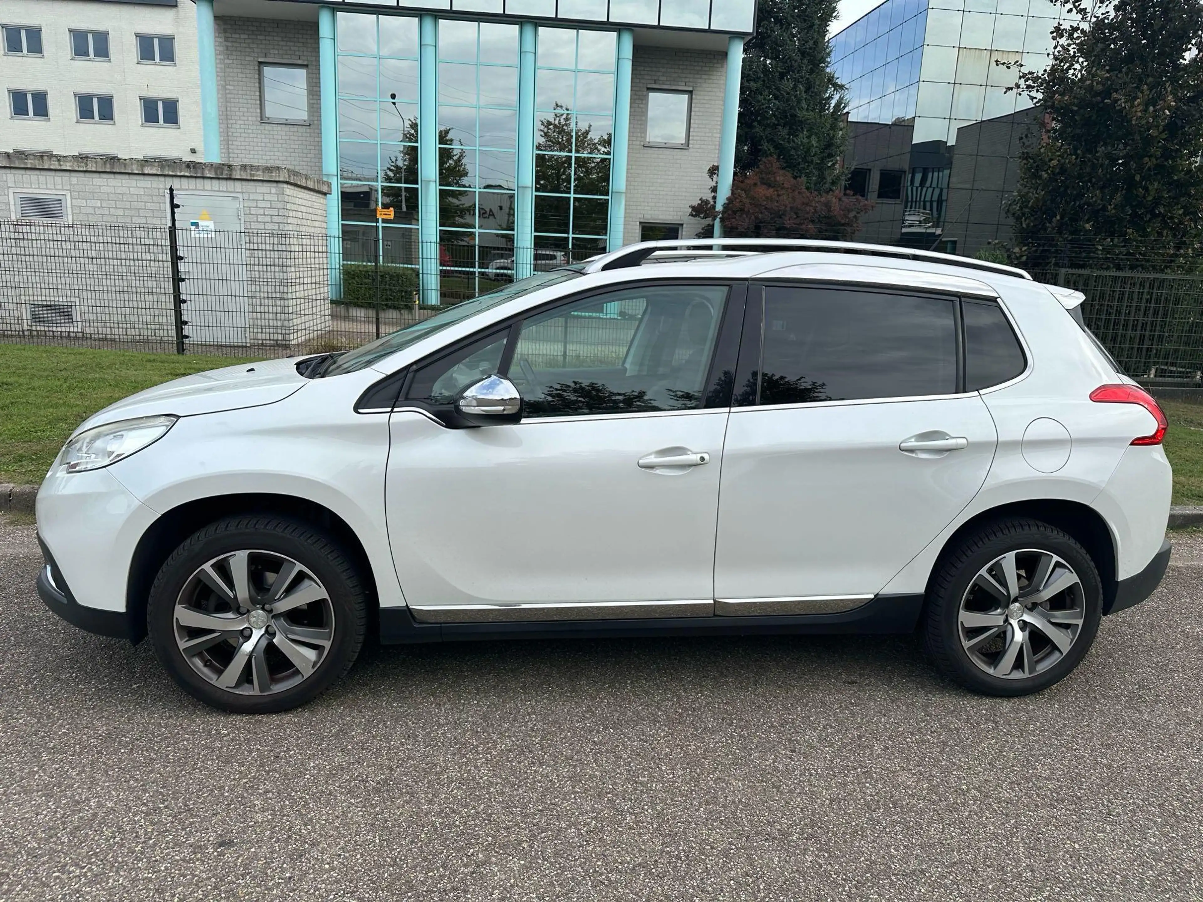 Peugeot 2008 1.6 VTi Féline / Panoramadak / Trekhaak — photo 10