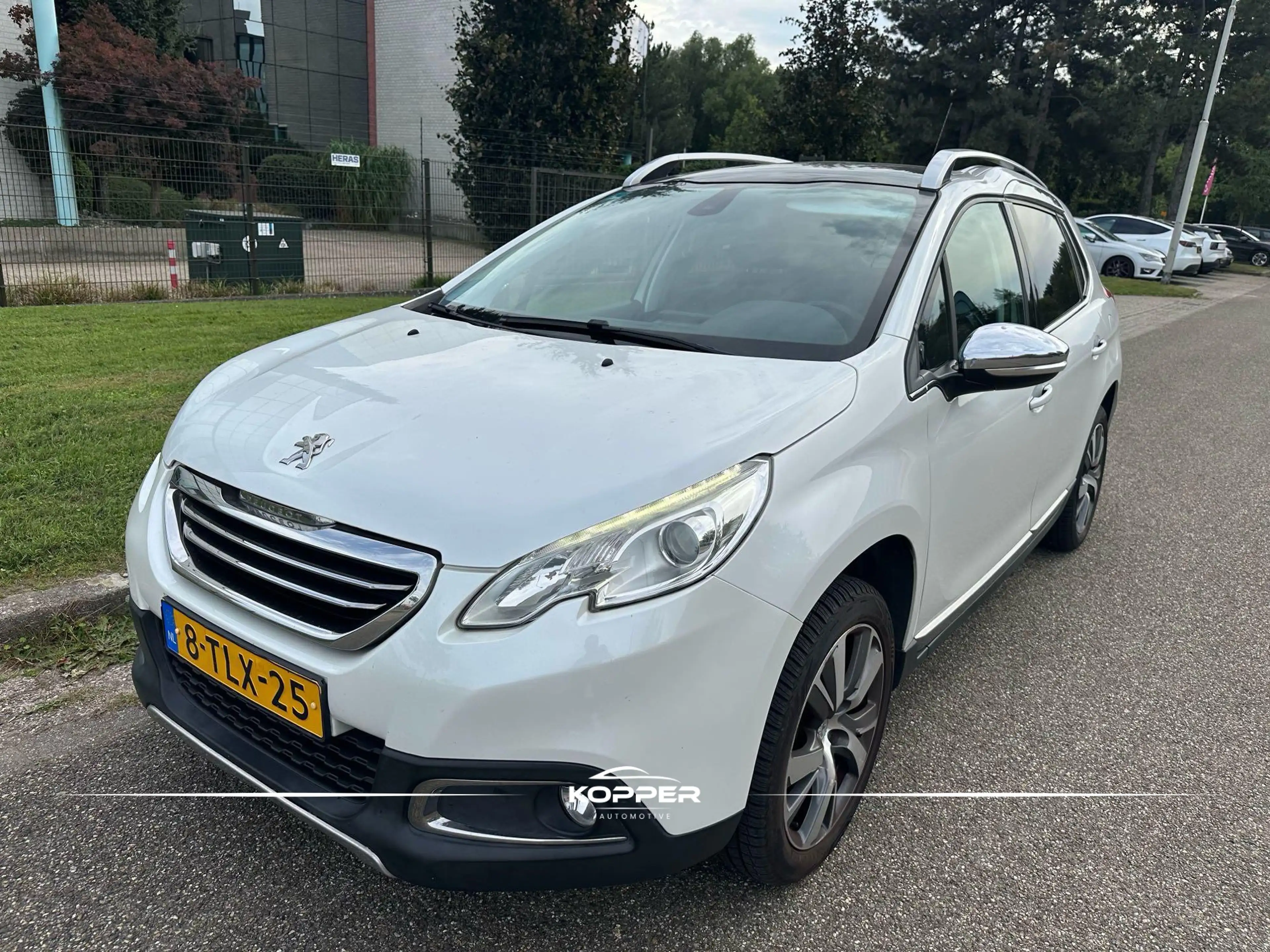 Peugeot 2008 1.6 VTi Féline / Panoramadak / Trekhaak