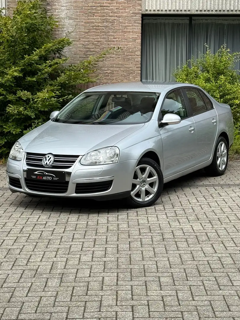Volkswagen Jetta Volkswagen Jetta 1.6 Essence Apple CarPlay Zilver - 1