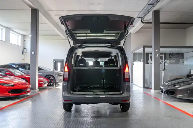 Volkswagen Caddy view 8