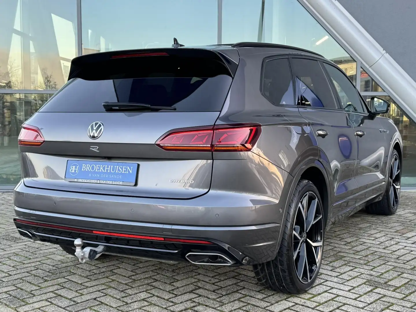 Volkswagen Touareg 3.0 TSi 4MOTION R 463pk Luchtvering / Trekhaak / H Gris - 2