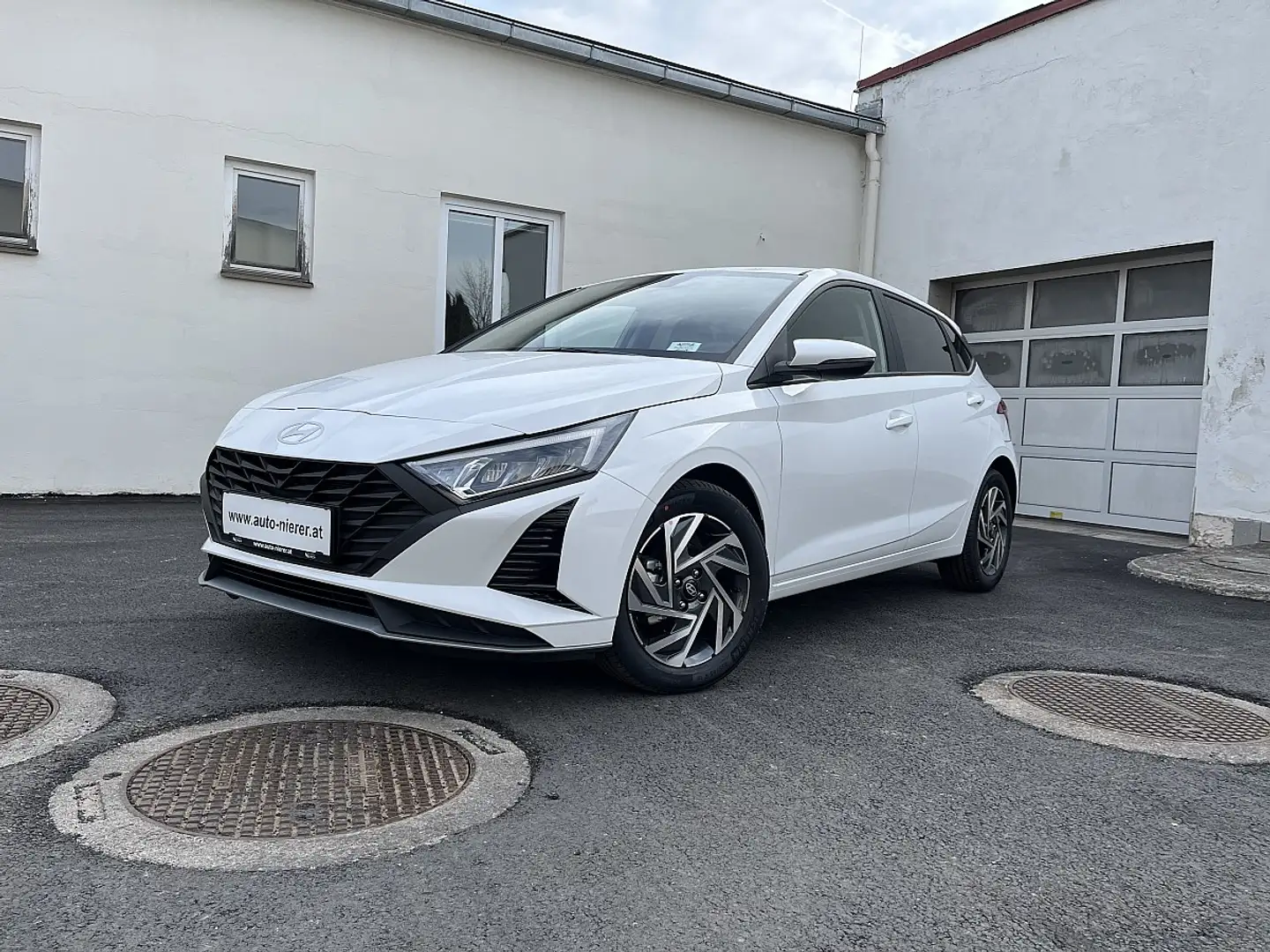 Hyundai i20 1,2 MPI Comfort Line Weiß - 1