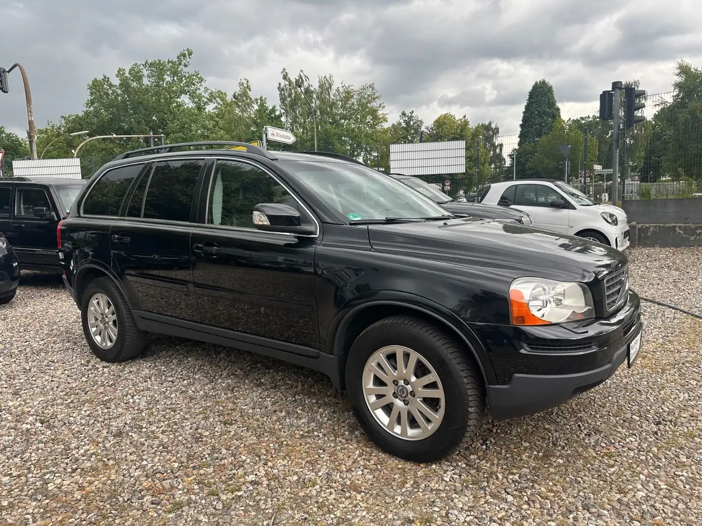 Volvo XC90 D5 Momentum 7-Sitzer AUTOMATIK Noir - 1